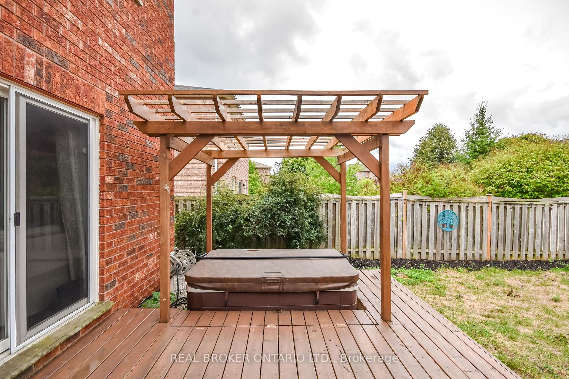 Photo 37 of 210 Pringle Drive, Barrie, Edgehill Drive — HOMEH