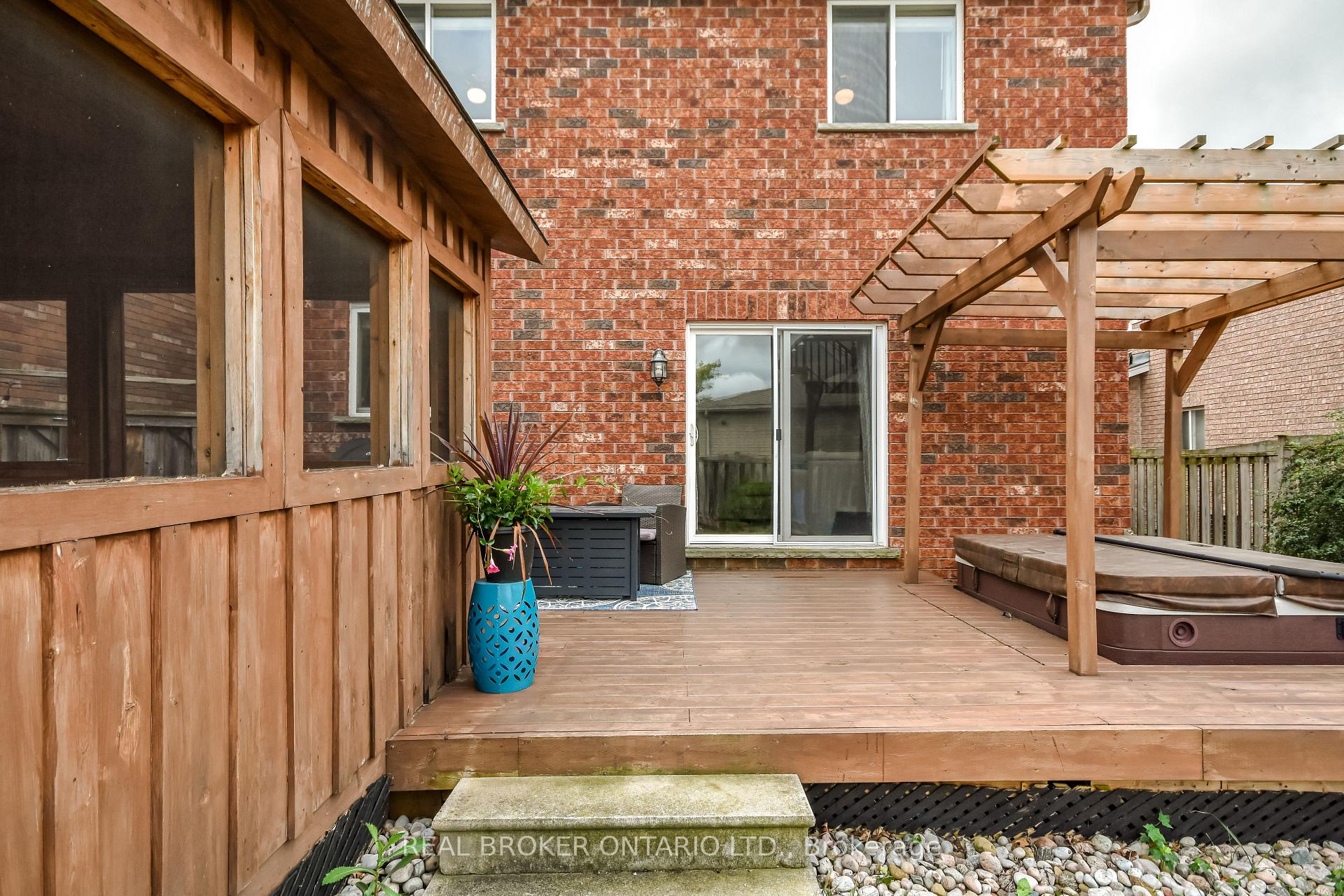 Photo 42 of 210 Pringle Drive, Barrie, Edgehill Drive — HOMEH
