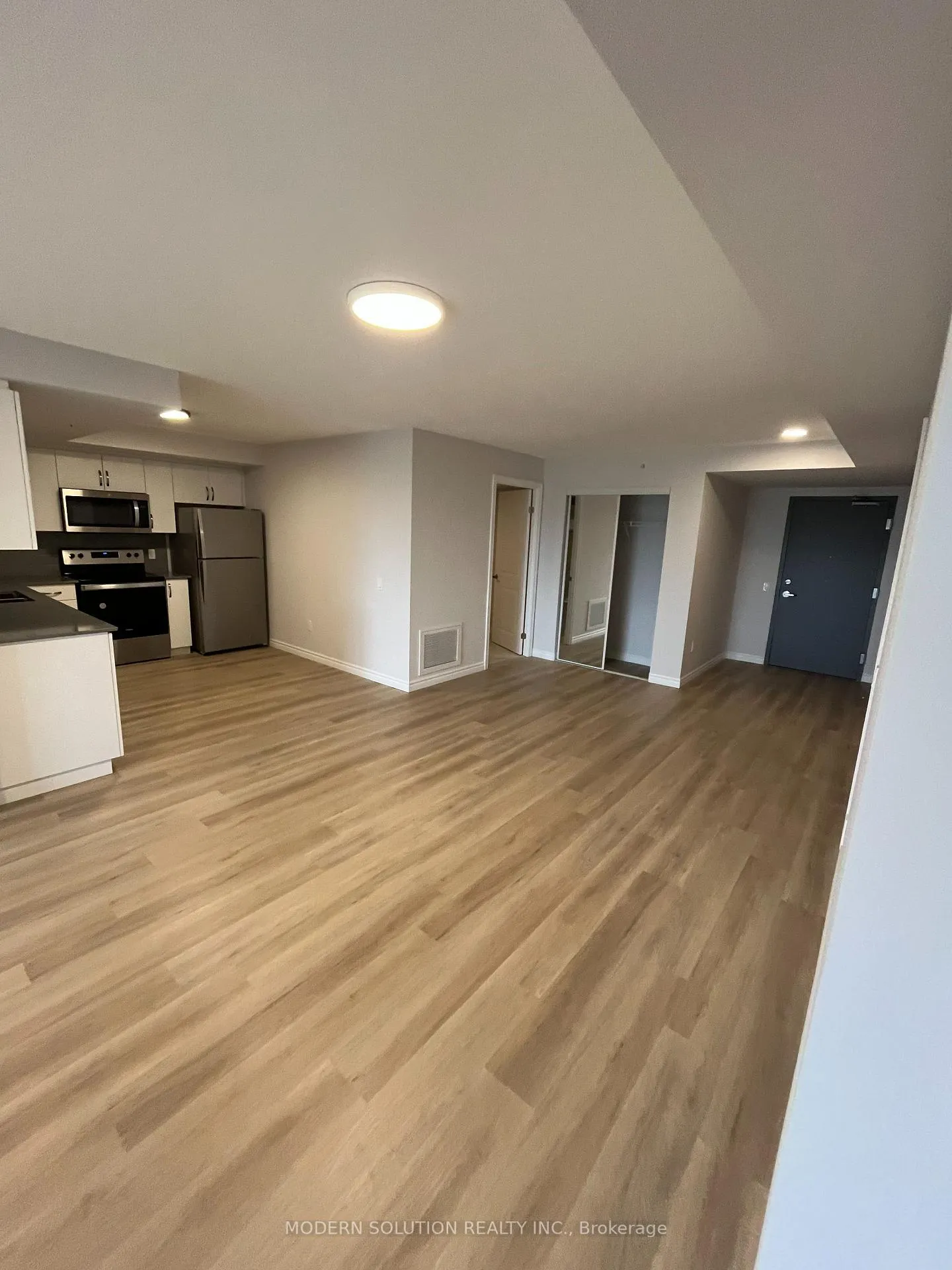 Photo 5 of Unit 707, 425 Watson Parkway N, Guelph, Grange Road — HOMEH