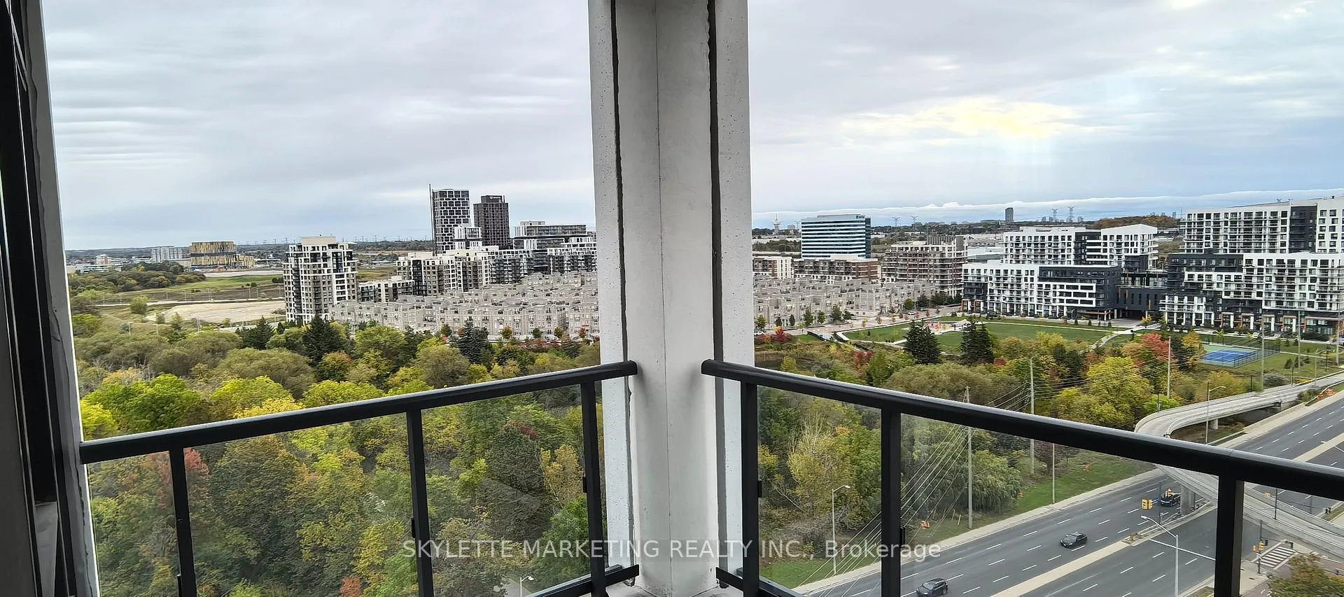 Photo 5 of Unit 1908, 8 Cedarland Drive S, Markham, Unionville — HOMEH