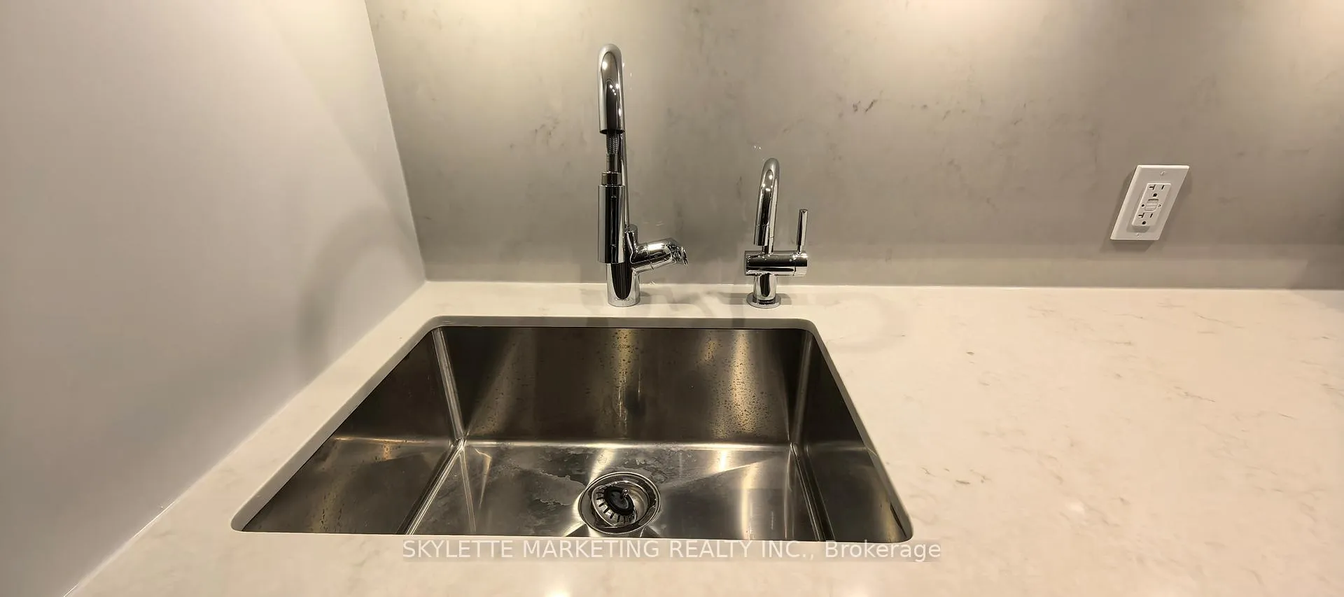 Photo 10 of Unit 1908, 8 Cedarland Drive S, Markham, Unionville — HOMEH