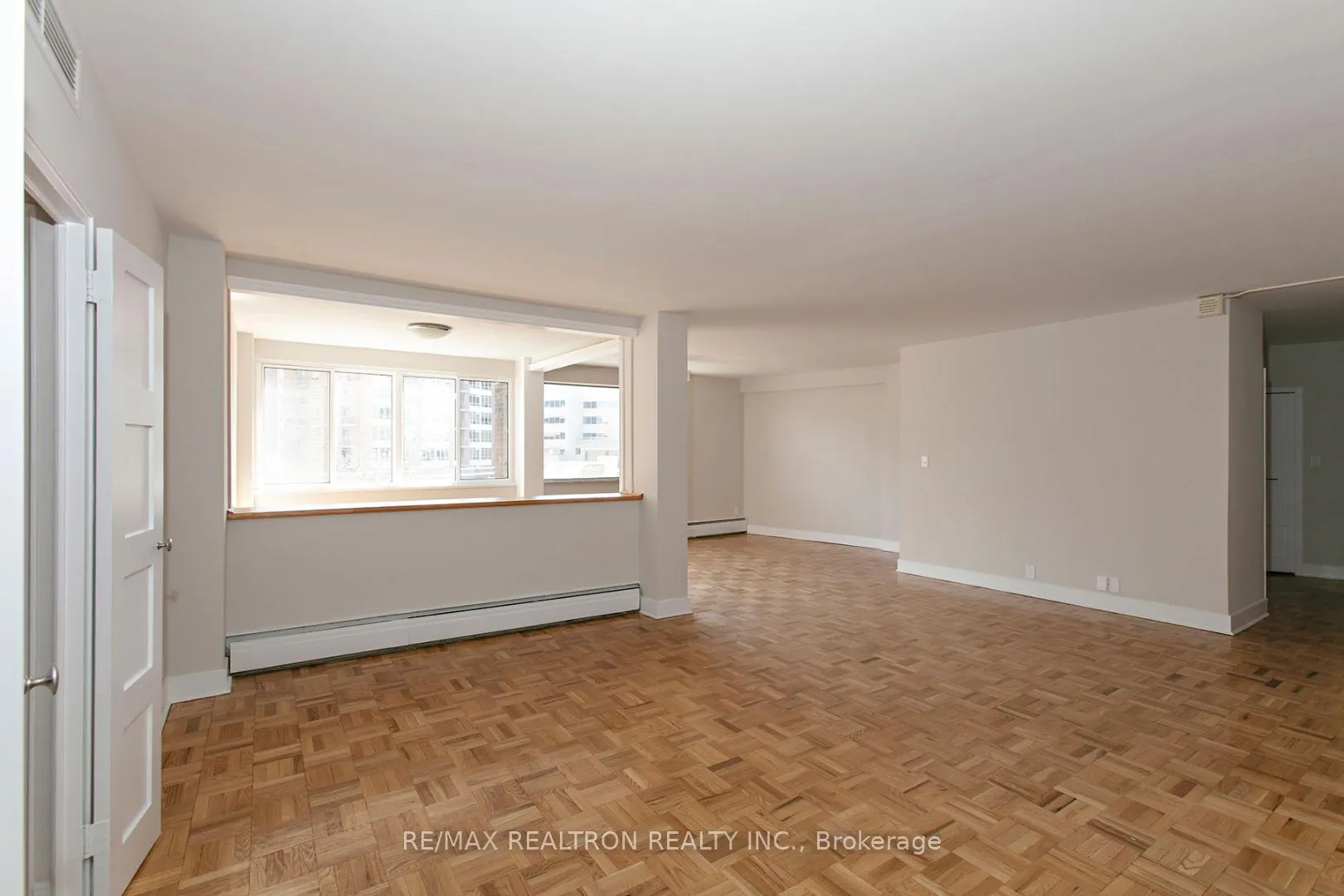 Front of Unit 1501, 9 Deer Park Crescent