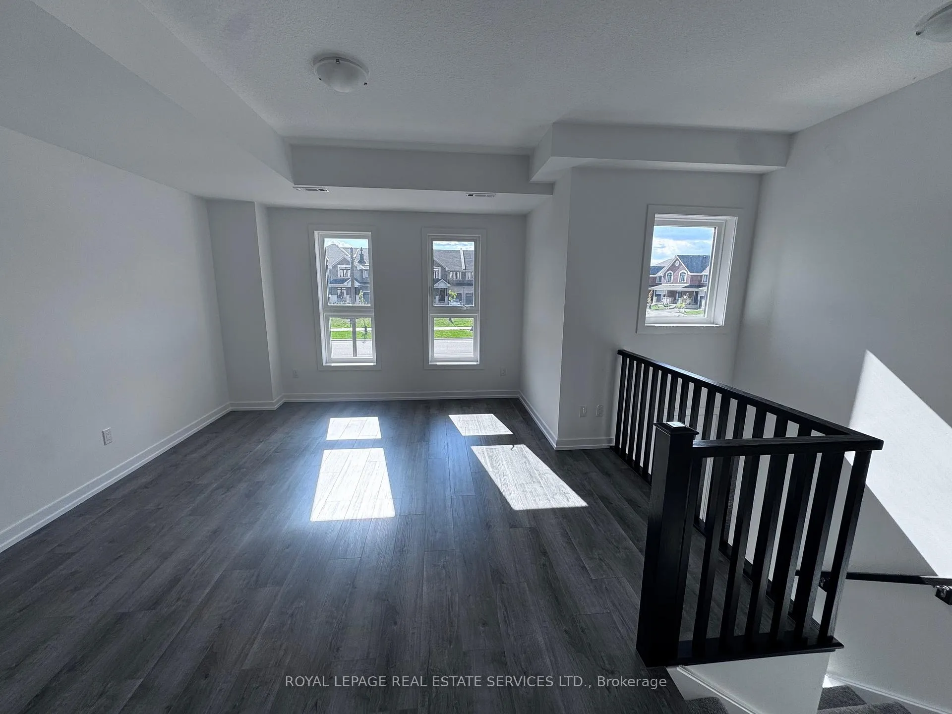 Photo 4 of 227 Burke Street, Hamilton, Waterdown — HOMEH