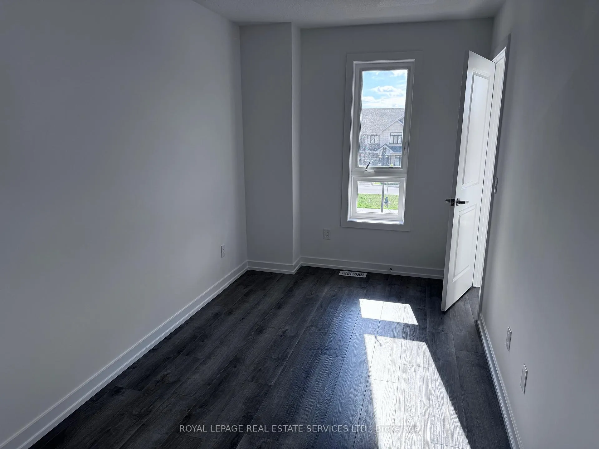 Photo 12 of 227 Burke Street, Hamilton, Waterdown — HOMEH