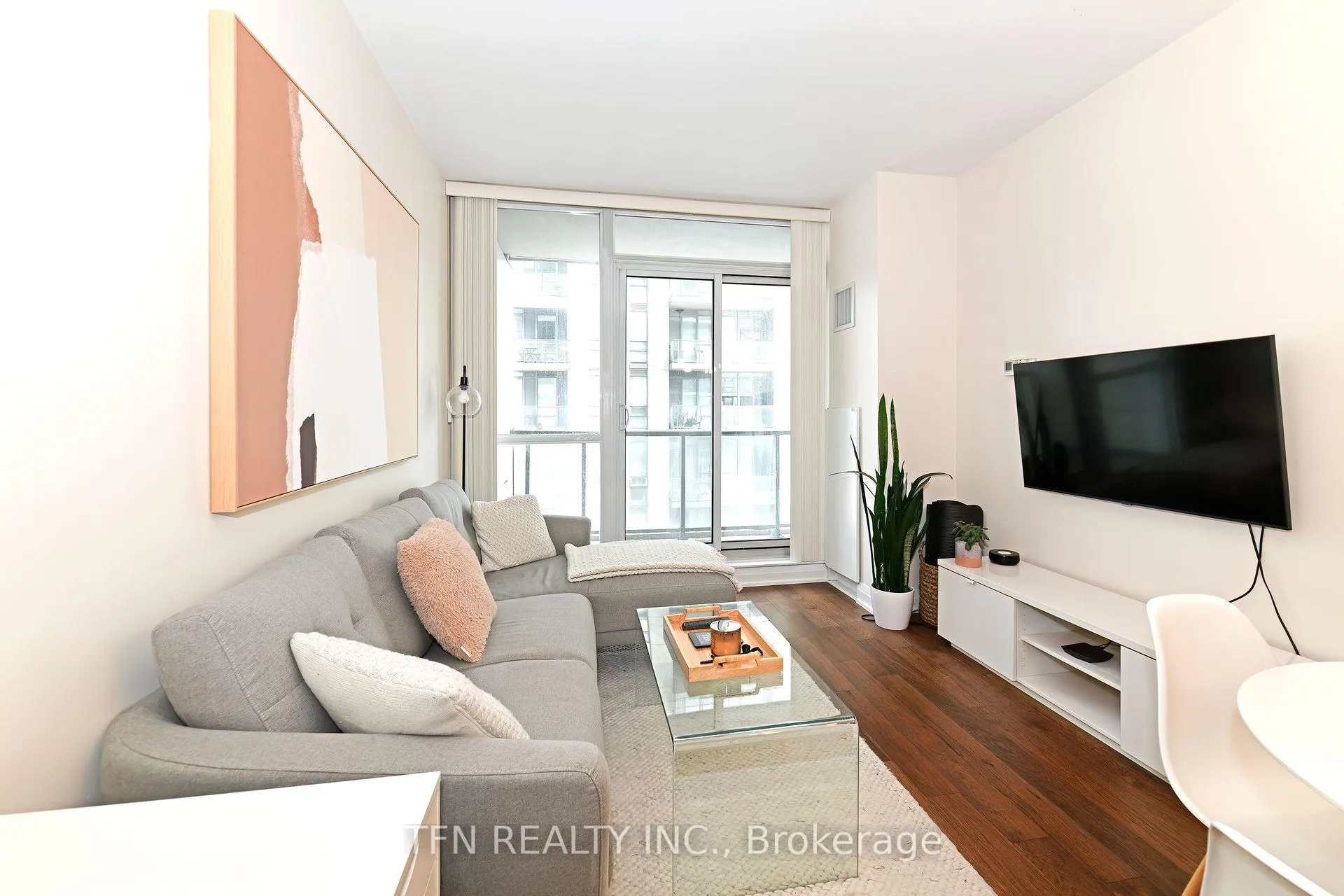 Photo 3 of Unit 1605, 530 St Clair Avenue W, Toronto, Humewood-Cedarvale — HOMEH