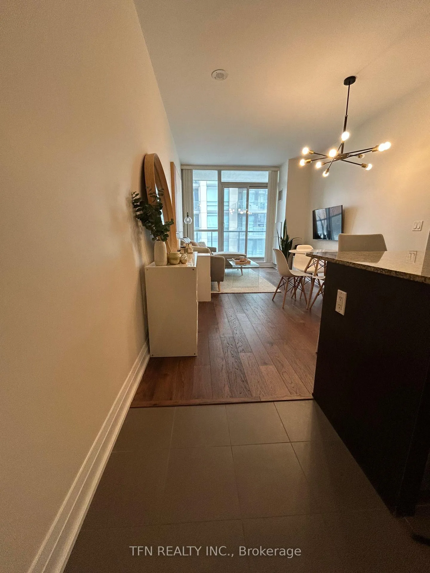 Photo 4 of Unit 1605, 530 St Clair Avenue W, Toronto, Humewood-Cedarvale — HOMEH