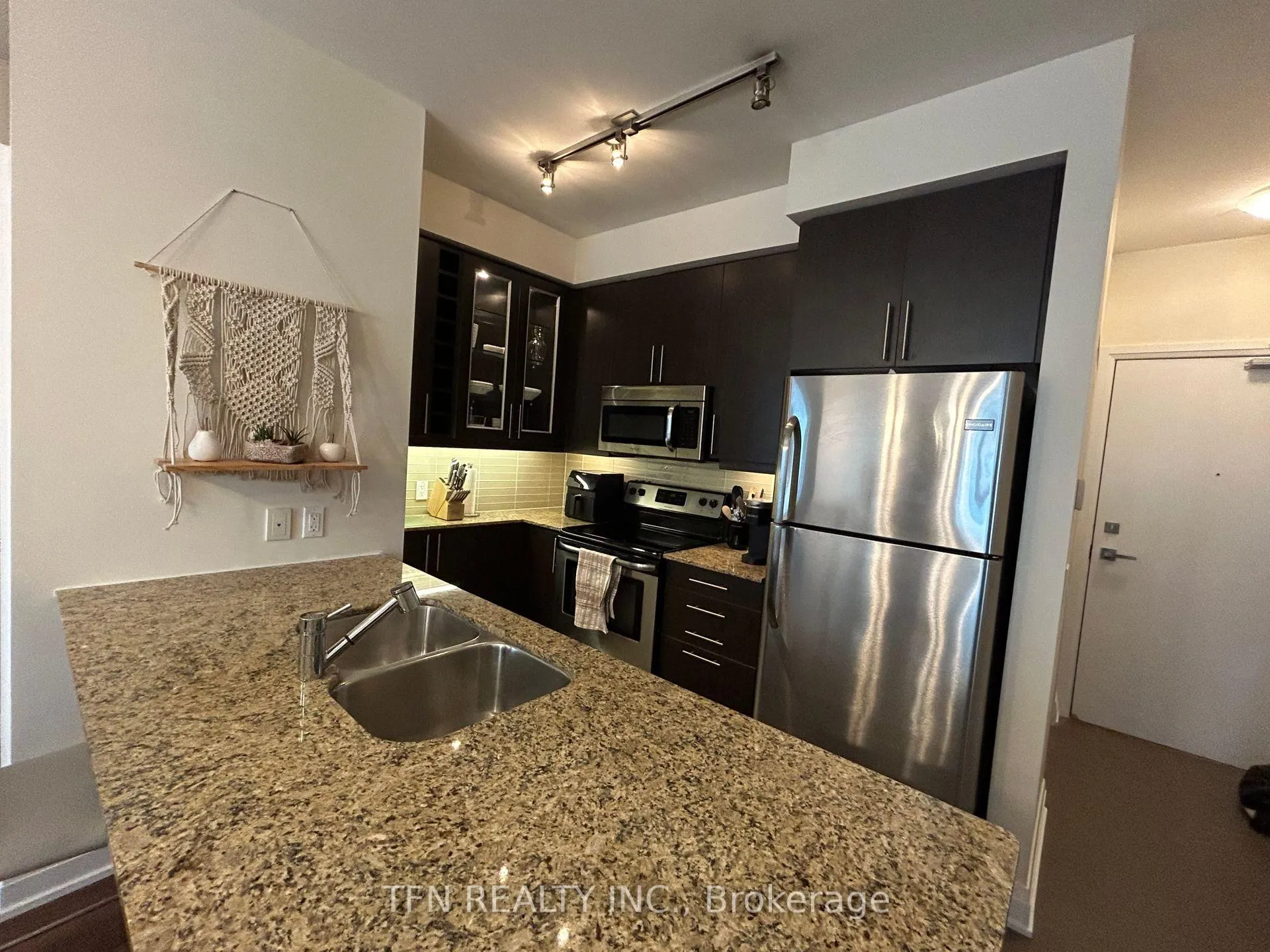 Photo 15 of Unit 1605, 530 St Clair Avenue W, Toronto, Humewood-Cedarvale — HOMEH