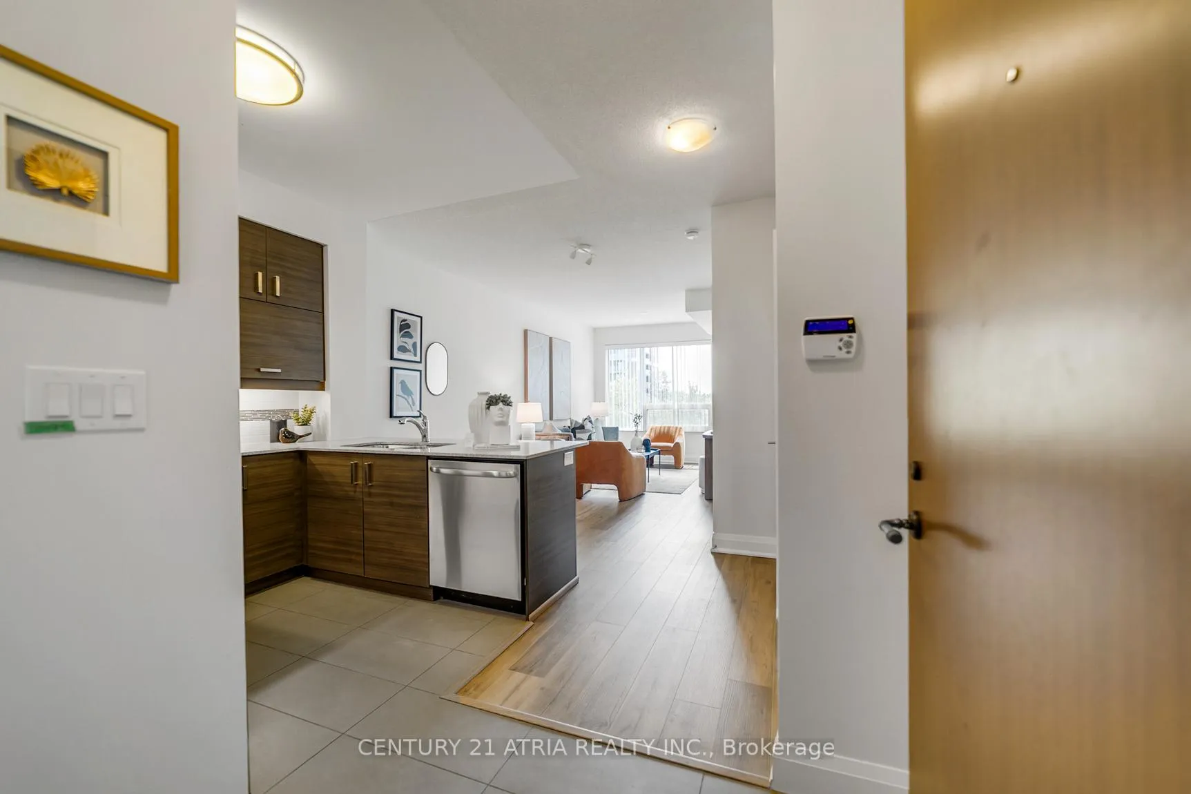 Photo 8 of Unit 307, 8228 Birchmount Road, Markham, Unionville — HOMEH