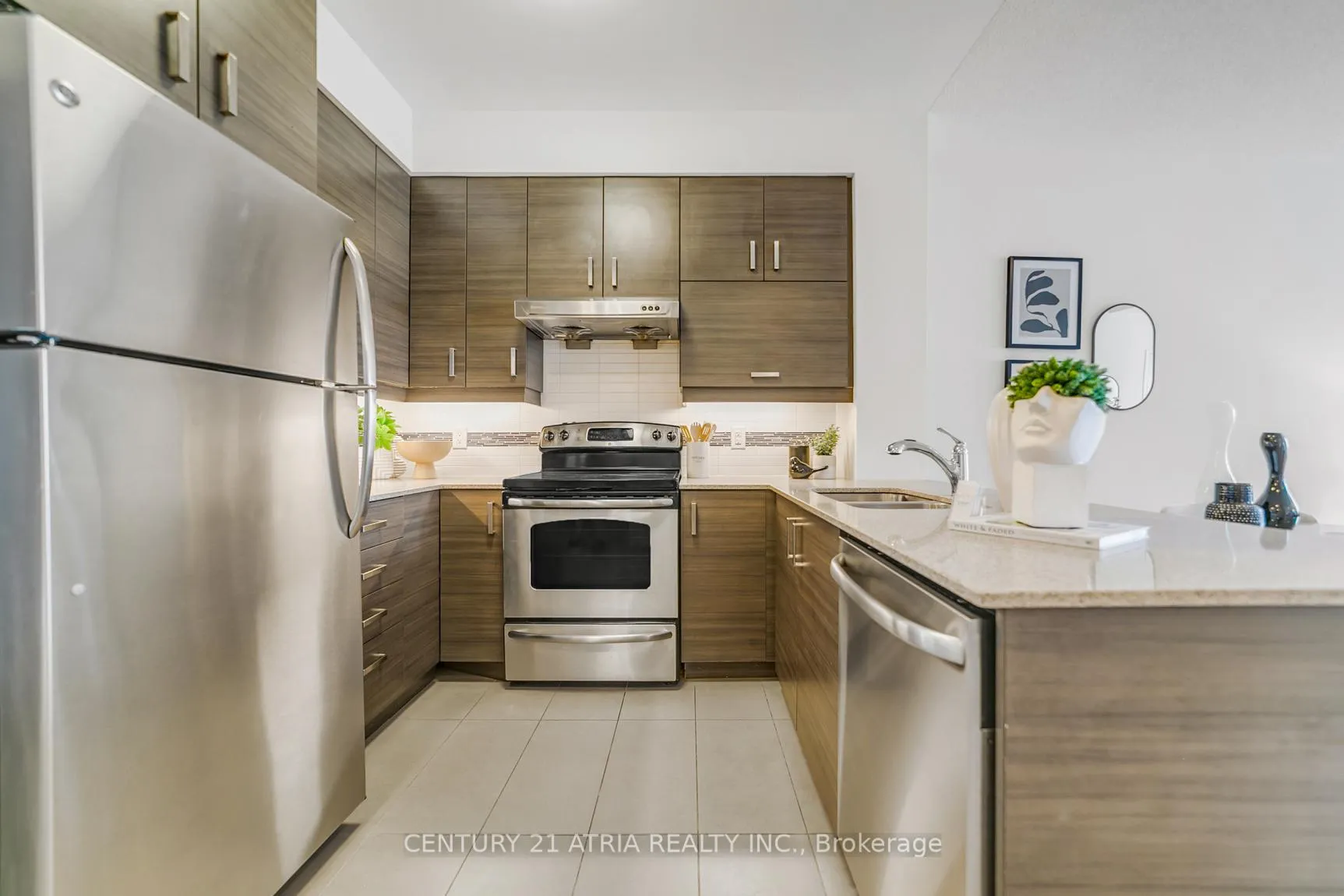 Photo 11 of Unit 307, 8228 Birchmount Road, Markham, Unionville — HOMEH