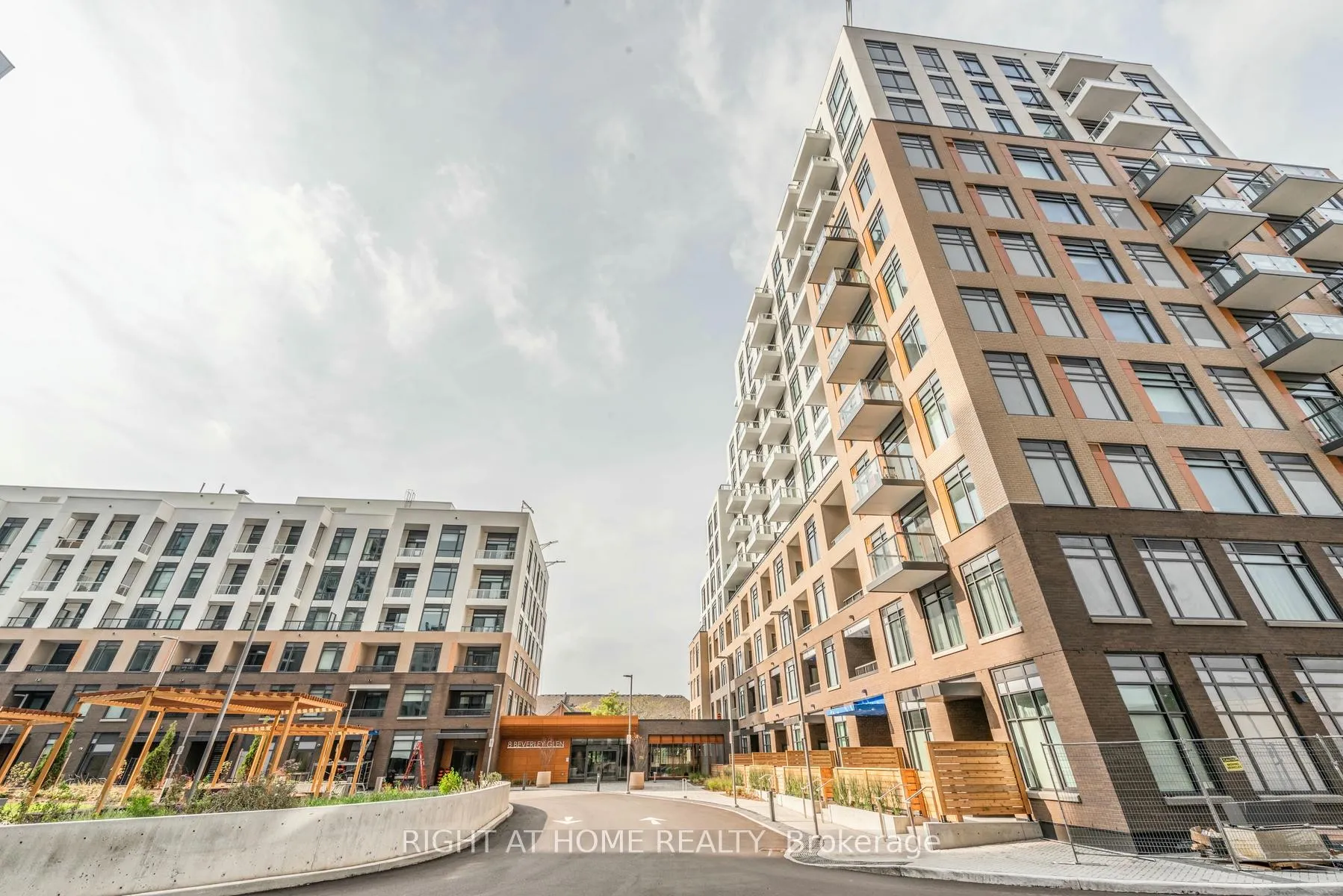 Photo 3 of Unit 1203, 8 Beverley Glen Boulevard, Vaughan, Beverley Glen — HOMEH