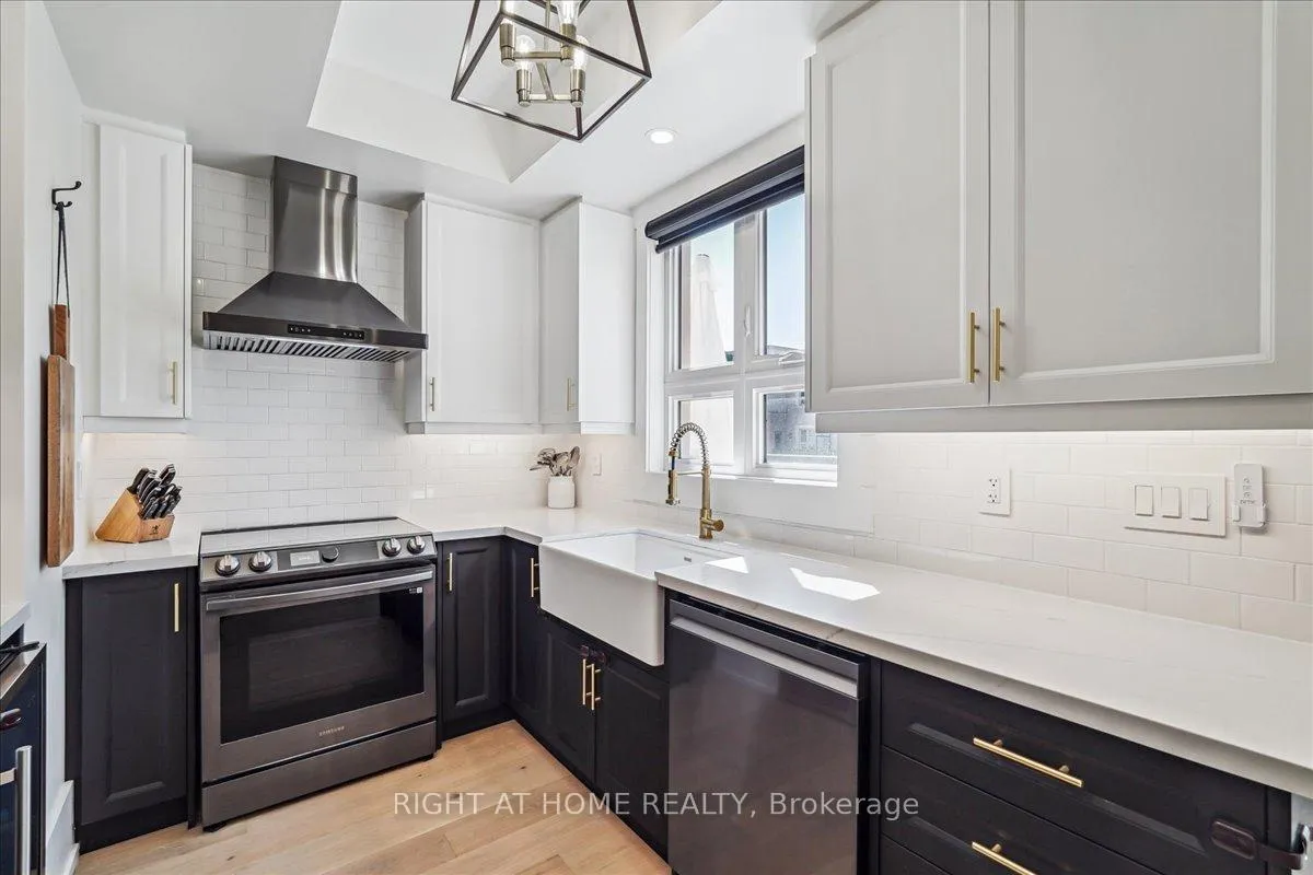 Photo 1 of Unit 14, 105 Kayla Crescent, Vaughan, Maple — HOMEH