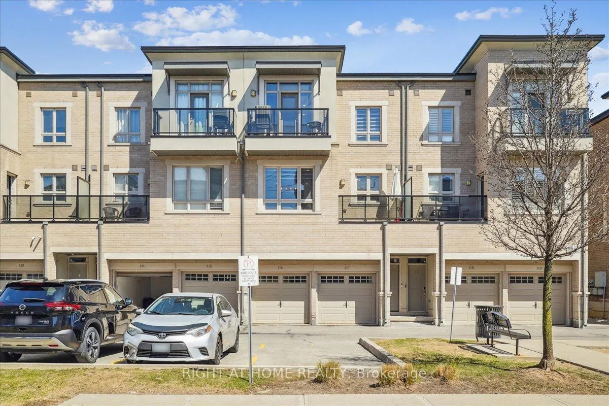 Photo 2 of Unit 14, 105 Kayla Crescent, Vaughan, Maple — HOMEH