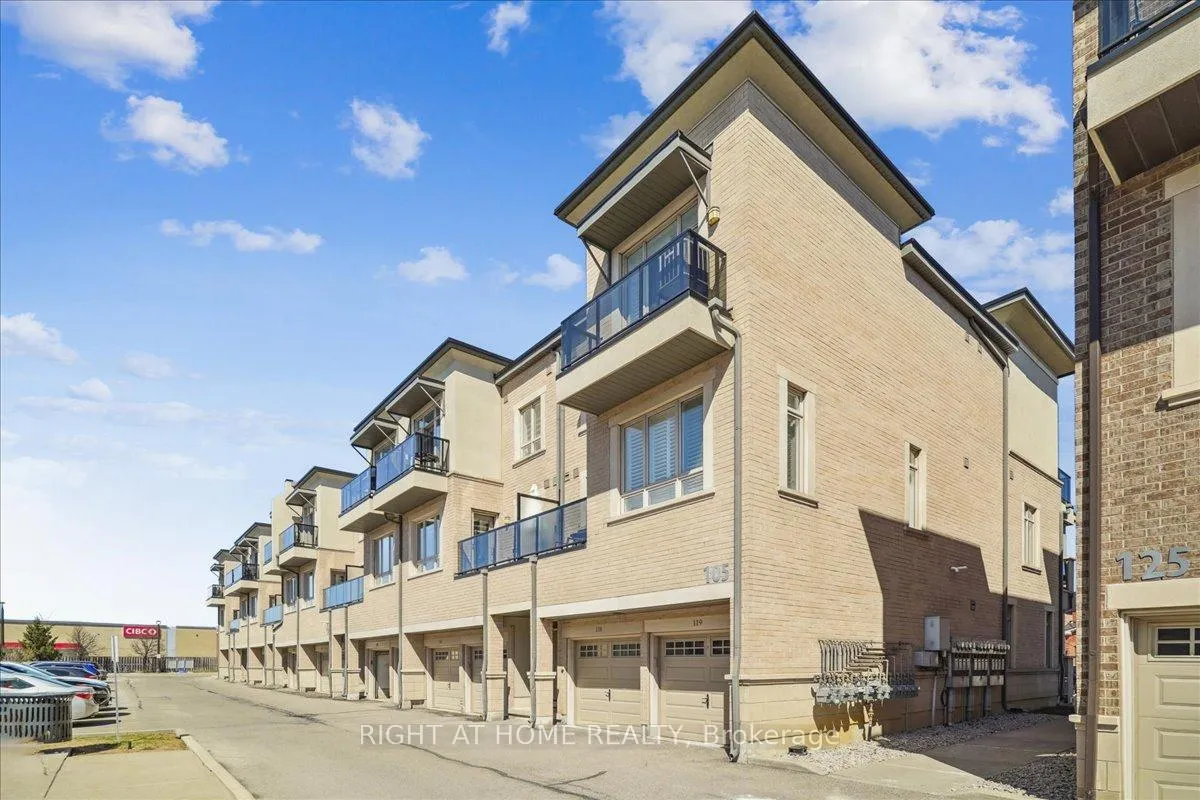 Photo 3 of Unit 14, 105 Kayla Crescent, Vaughan, Maple — HOMEH