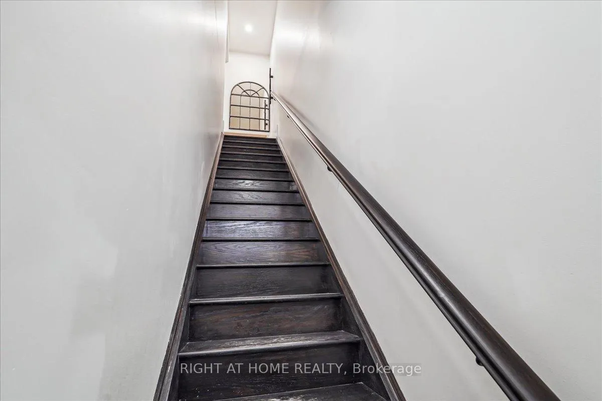 Photo 4 of Unit 14, 105 Kayla Crescent, Vaughan, Maple — HOMEH
