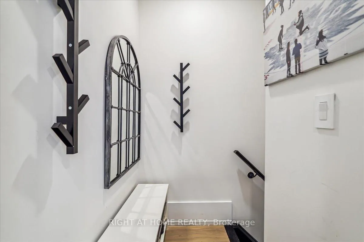 Photo 5 of Unit 14, 105 Kayla Crescent, Vaughan, Maple — HOMEH