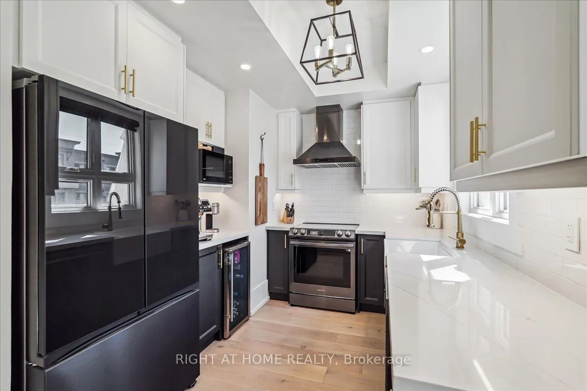 Photo 6 of Unit 14, 105 Kayla Crescent, Vaughan, Maple — HOMEH