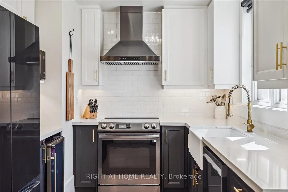 Photo 7 of Unit 14, 105 Kayla Crescent, Vaughan, Maple — HOMEH