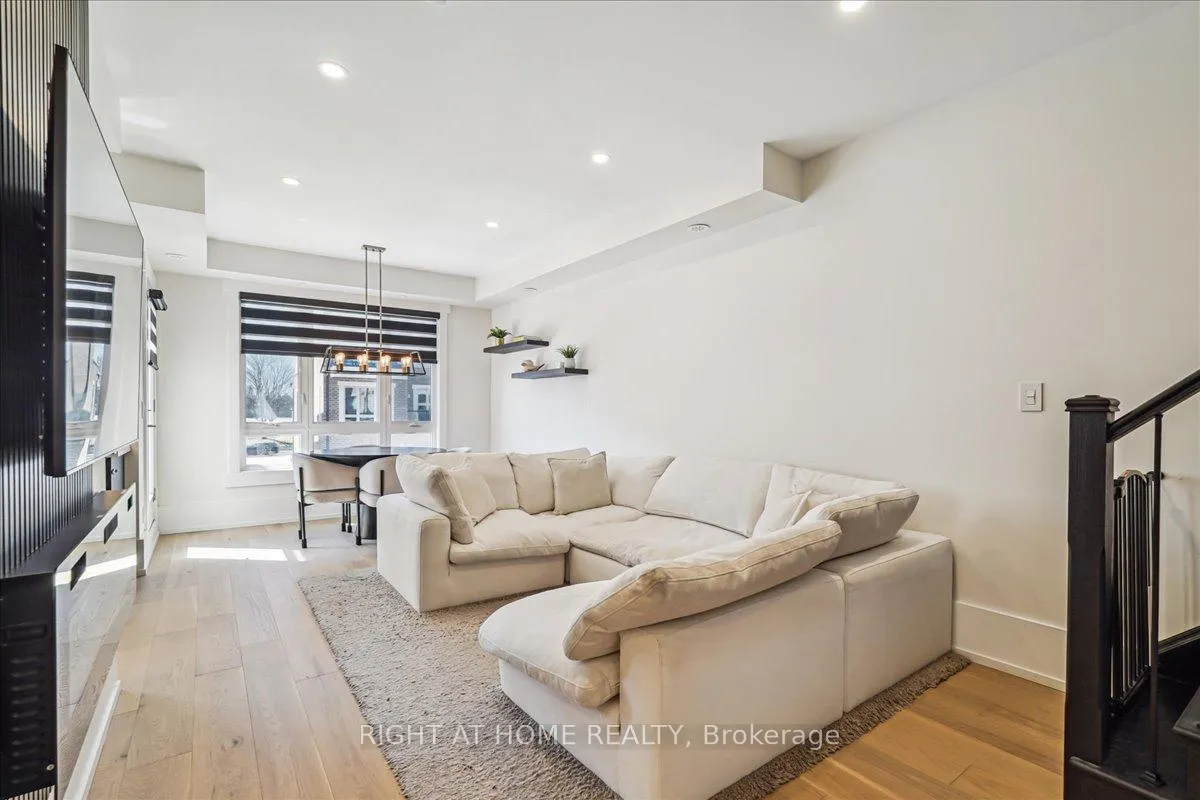 Photo 9 of Unit 14, 105 Kayla Crescent, Vaughan, Maple — HOMEH