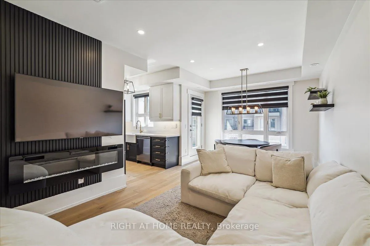 Photo 10 of Unit 14, 105 Kayla Crescent, Vaughan, Maple — HOMEH