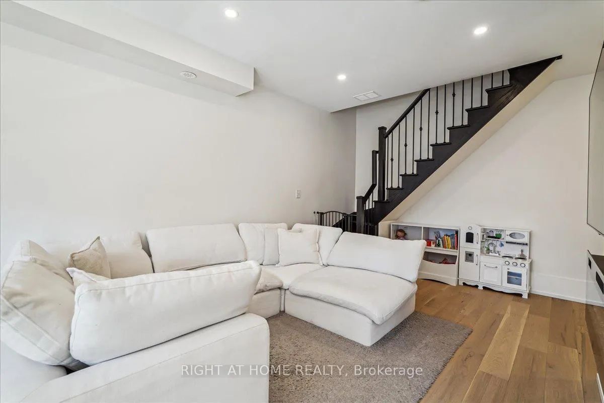 Photo 12 of Unit 14, 105 Kayla Crescent, Vaughan, Maple — HOMEH