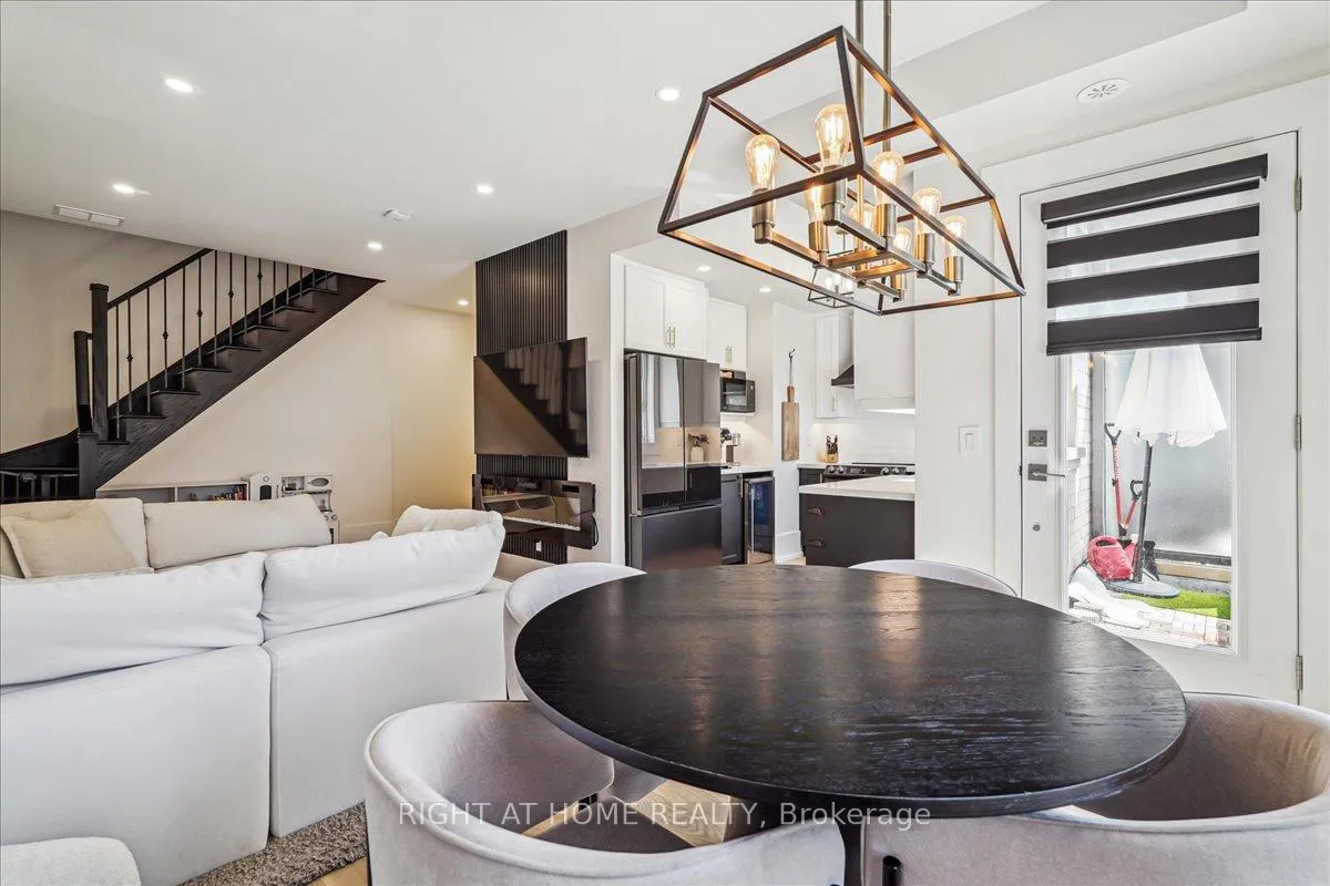 Photo 13 of Unit 14, 105 Kayla Crescent, Vaughan, Maple — HOMEH