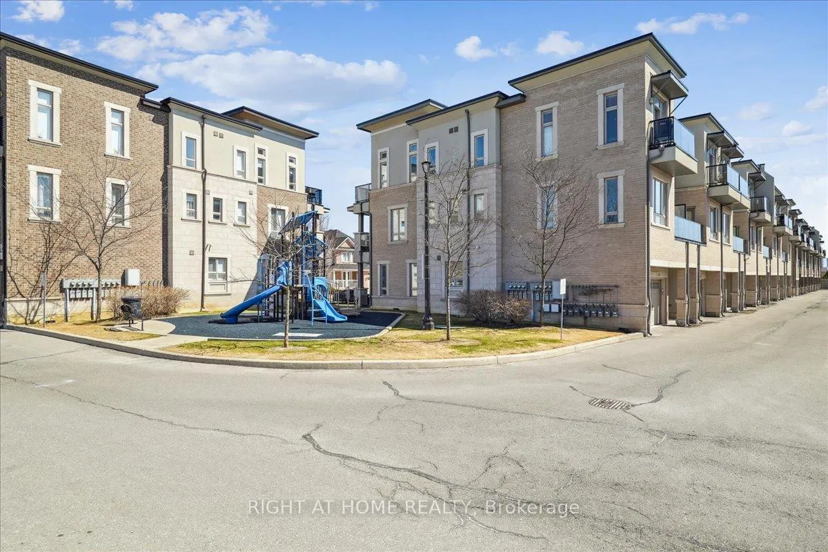 Photo 24 of Unit 14, 105 Kayla Crescent, Vaughan, Maple — HOMEH