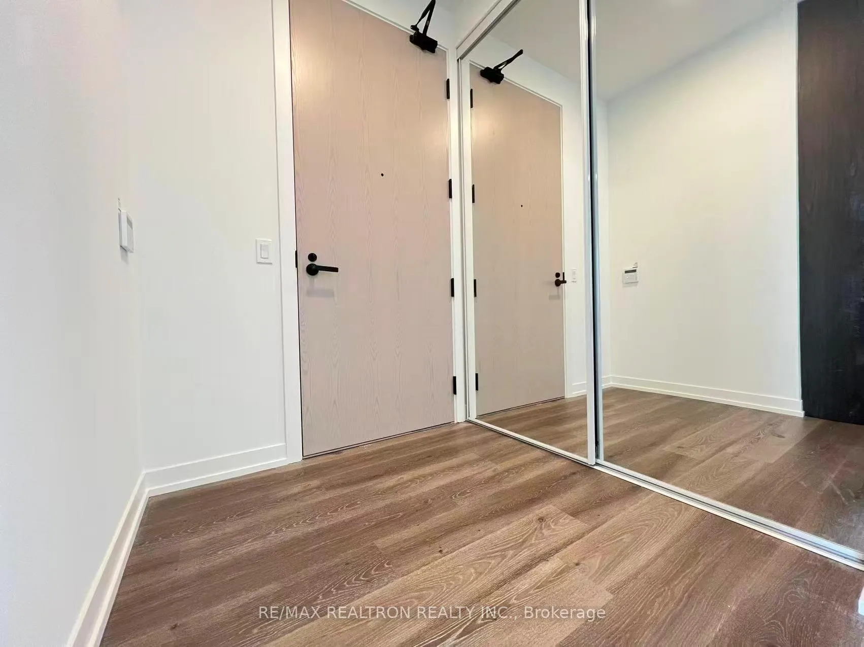 Photo 4 of Unit 4610, 28 Interchange Way, Vaughan, Vaughan Corporate Centre — HOMEH