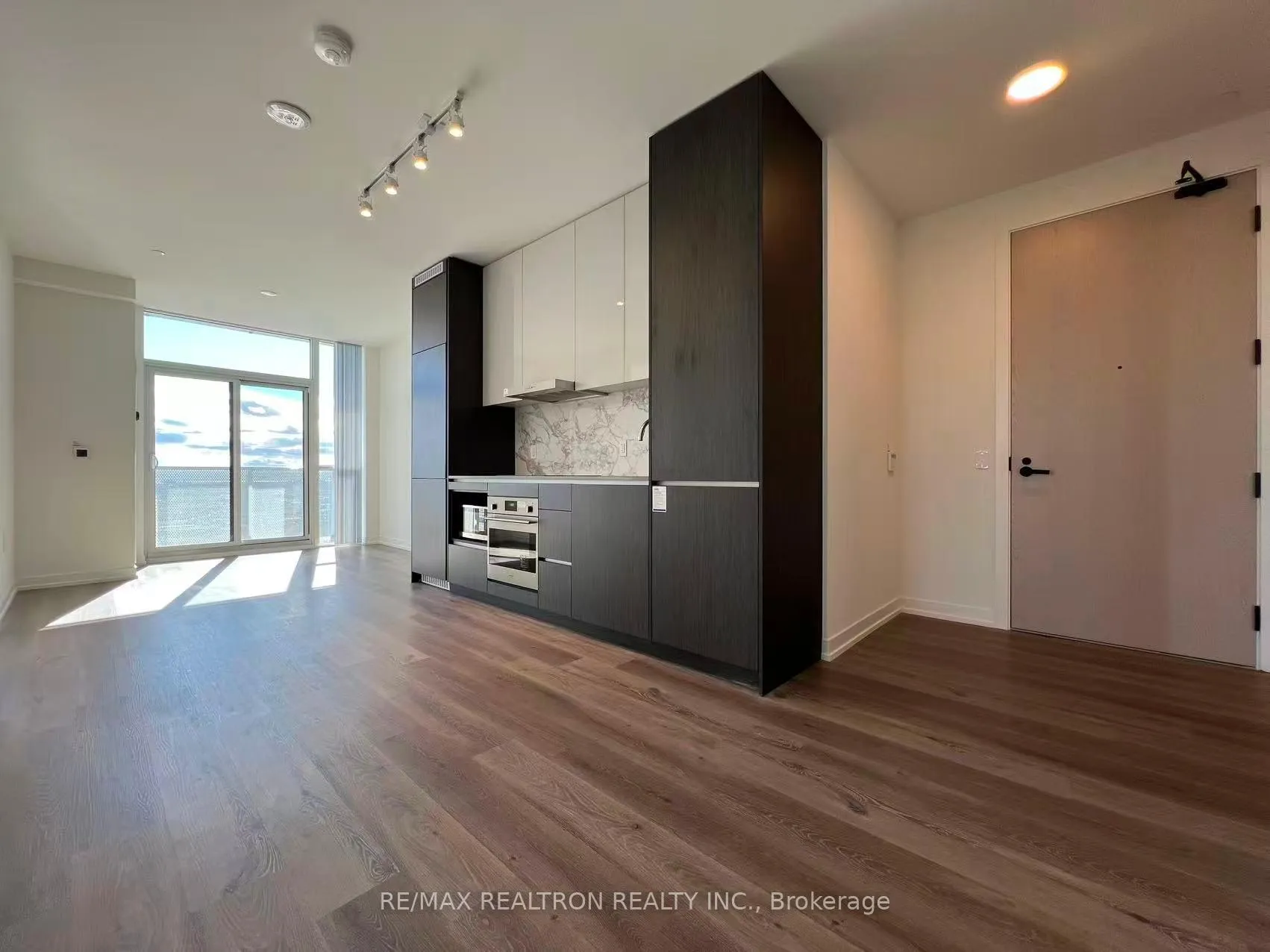 Photo 5 of Unit 4610, 28 Interchange Way, Vaughan, Vaughan Corporate Centre — HOMEH
