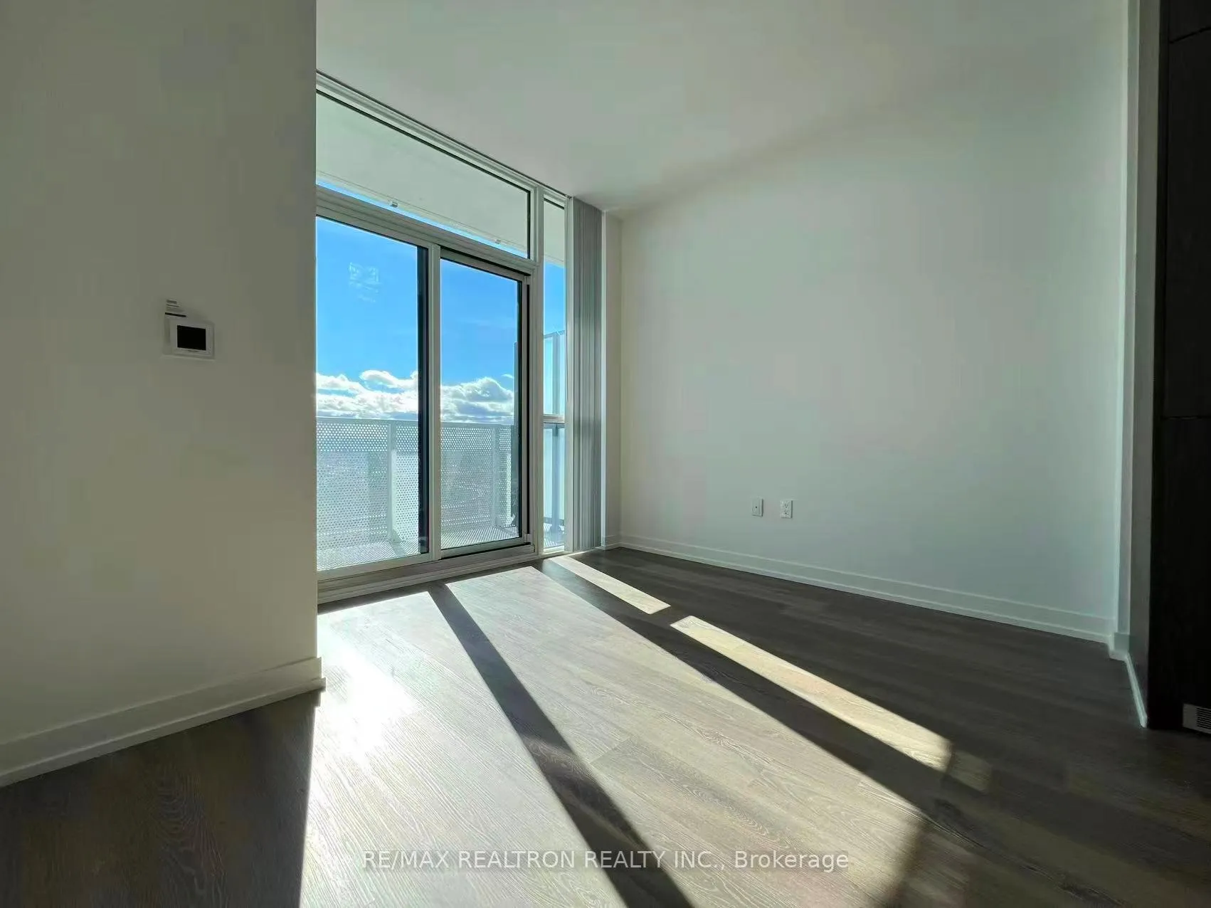 Photo 8 of Unit 4610, 28 Interchange Way, Vaughan, Vaughan Corporate Centre — HOMEH