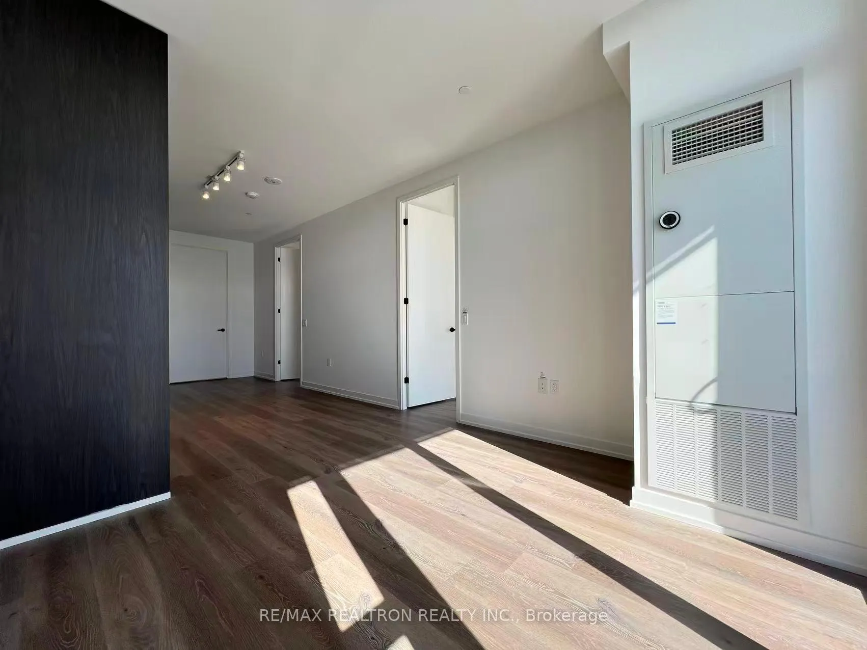 Photo 9 of Unit 4610, 28 Interchange Way, Vaughan, Vaughan Corporate Centre — HOMEH