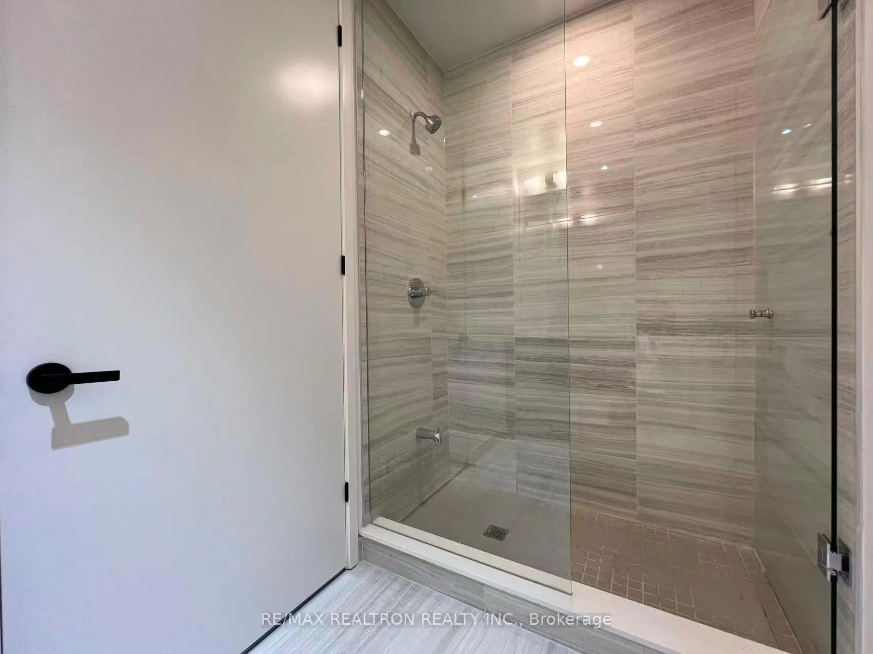 Photo 11 of Unit 4610, 28 Interchange Way, Vaughan, Vaughan Corporate Centre — HOMEH