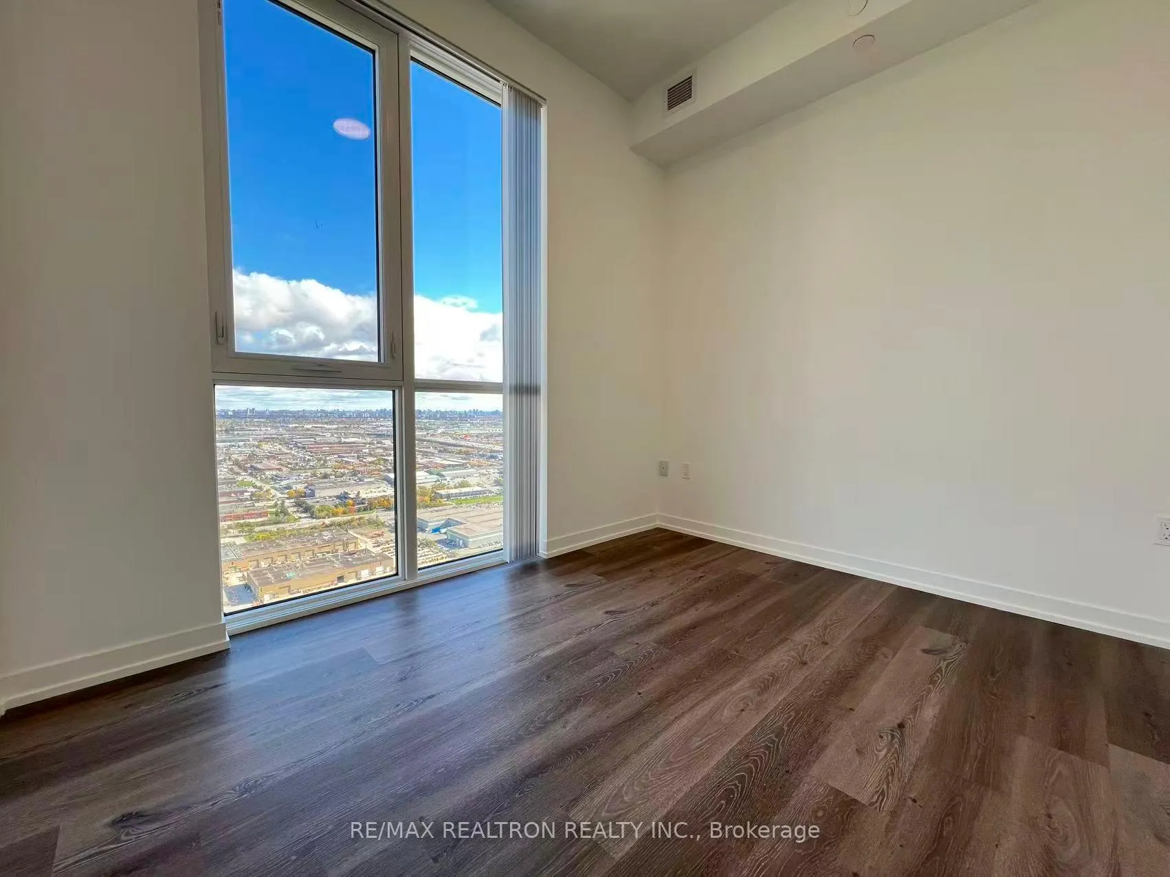Photo 12 of Unit 4610, 28 Interchange Way, Vaughan, Vaughan Corporate Centre — HOMEH