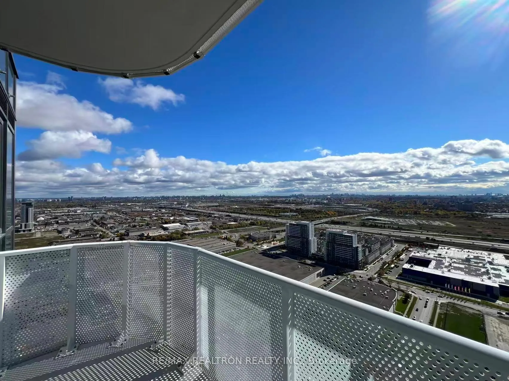 Photo 17 of Unit 4610, 28 Interchange Way, Vaughan, Vaughan Corporate Centre — HOMEH