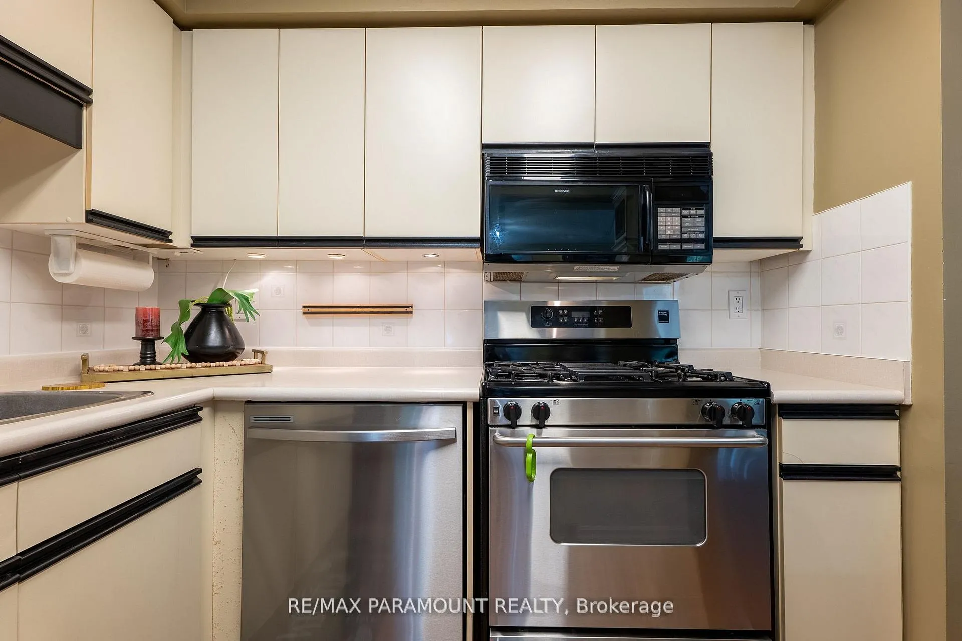 Photo 23 of Unit 30, 365 Pioneer Drive, Kitchener — HOMEH