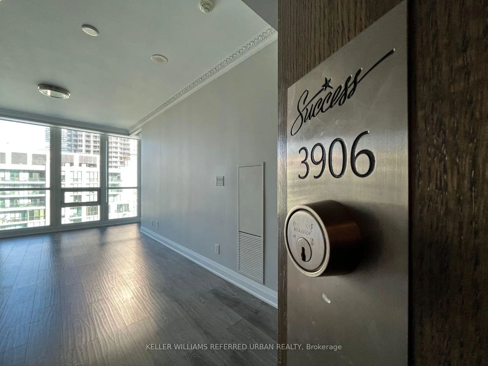 Front of Unit 3906, 16 Harbour Street
