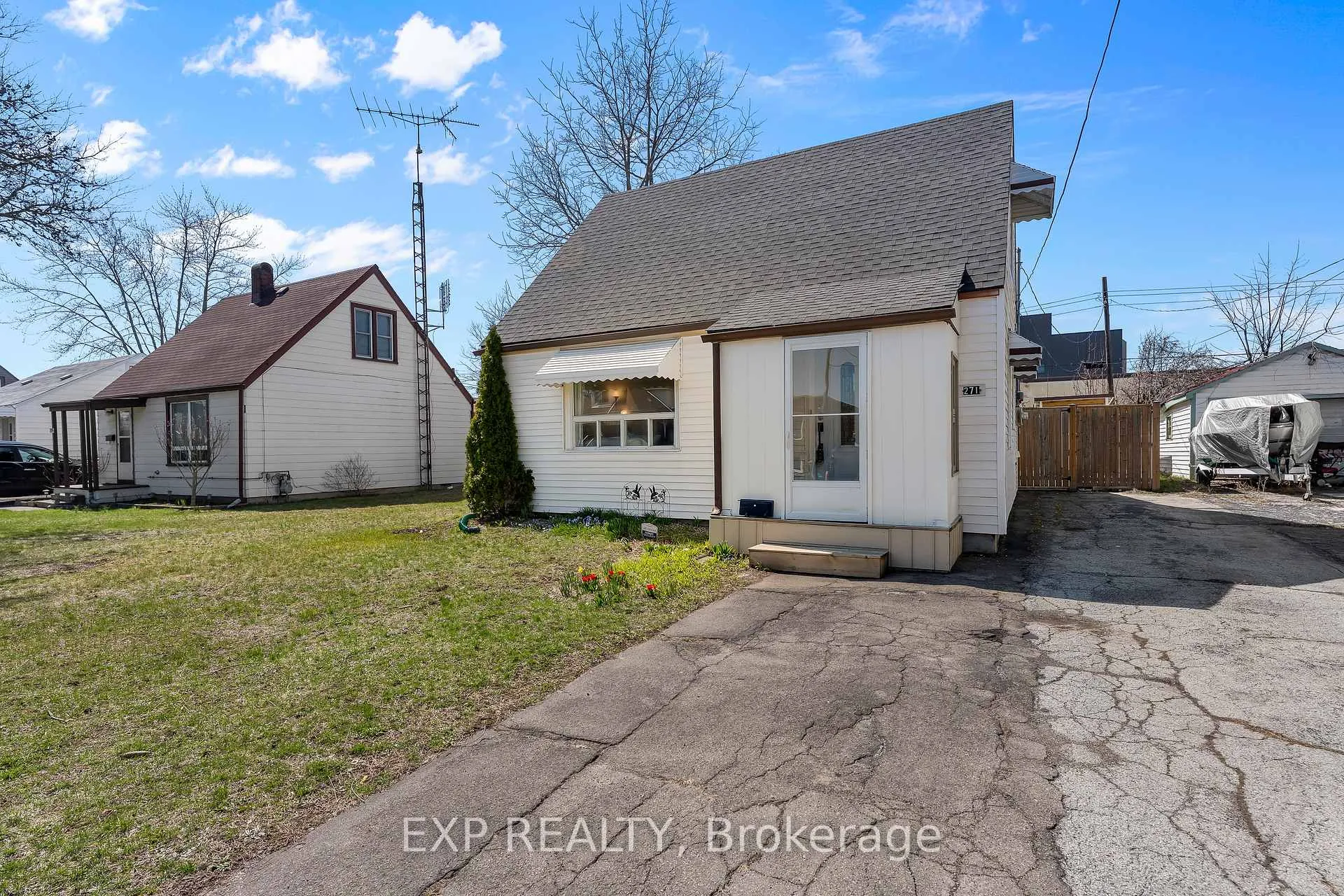 Photo 1 of 271 Crowland Avenue, Welland, Lincoln/Crowland — HOMEH