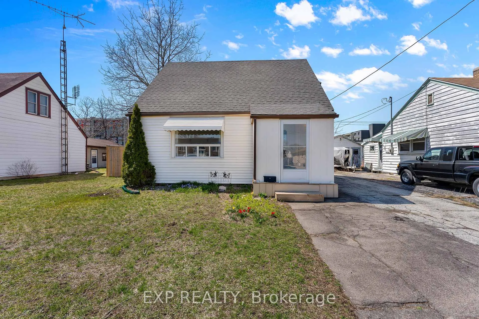 Photo 2 of 271 Crowland Avenue, Welland, Lincoln/Crowland — HOMEH