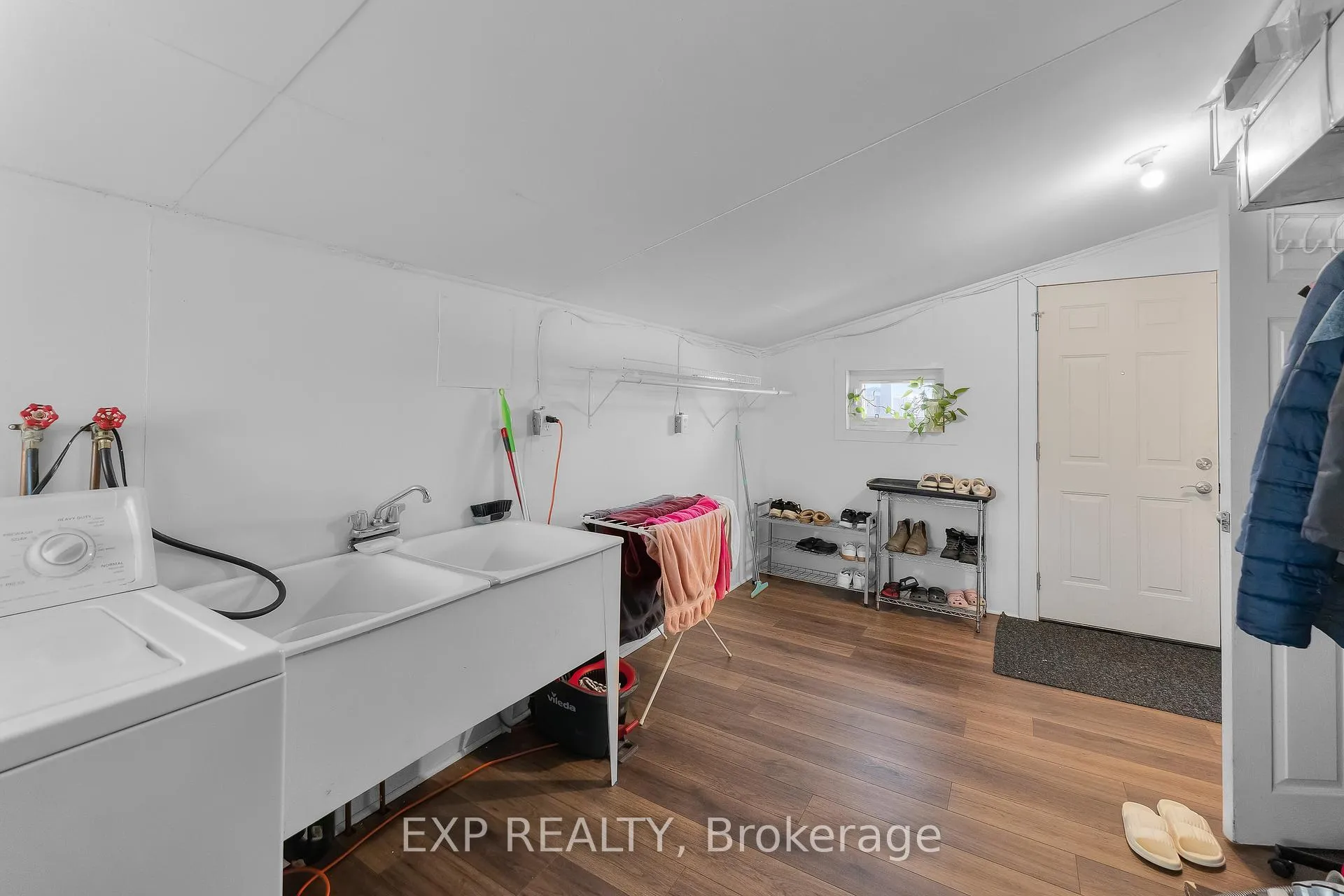 Photo 18 of 271 Crowland Avenue, Welland, Lincoln/Crowland — HOMEH