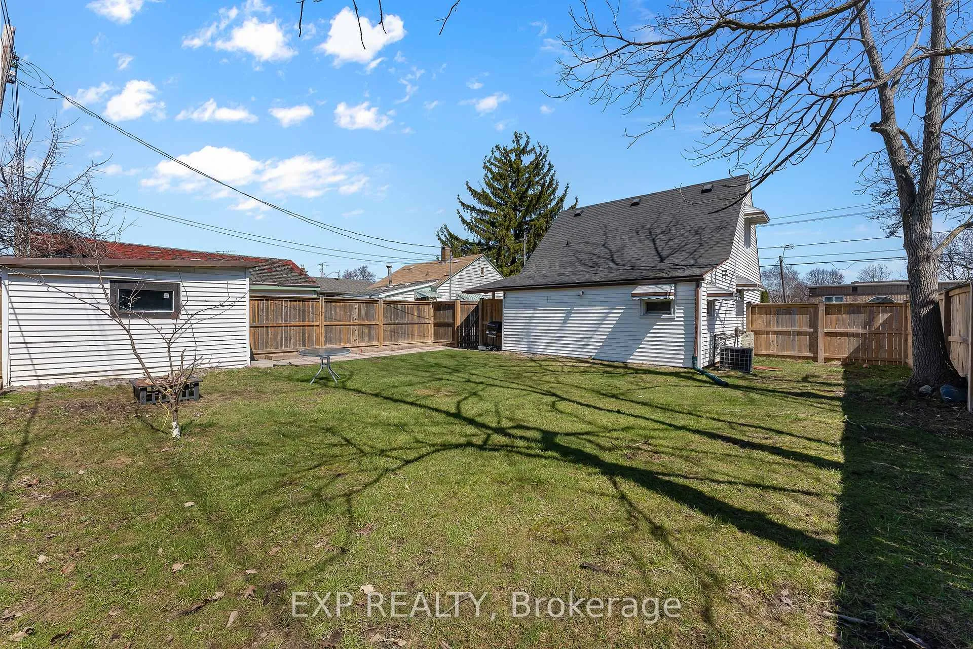 Photo 26 of 271 Crowland Avenue, Welland, Lincoln/Crowland — HOMEH