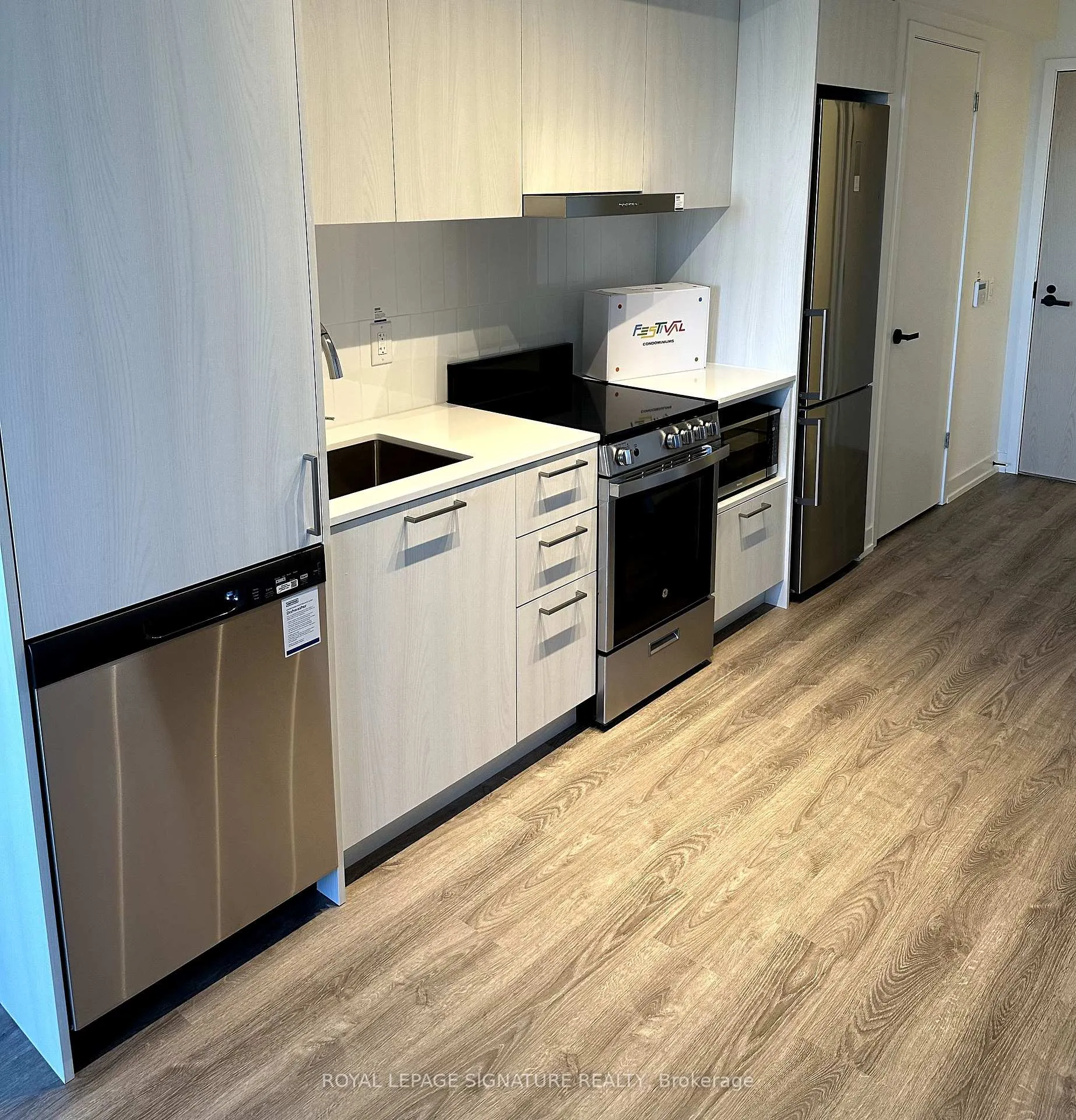 Photo 6 of Unit 1809, 197 Commerce Street, Vaughan, Vaughan Corporate Centre — HOMEH