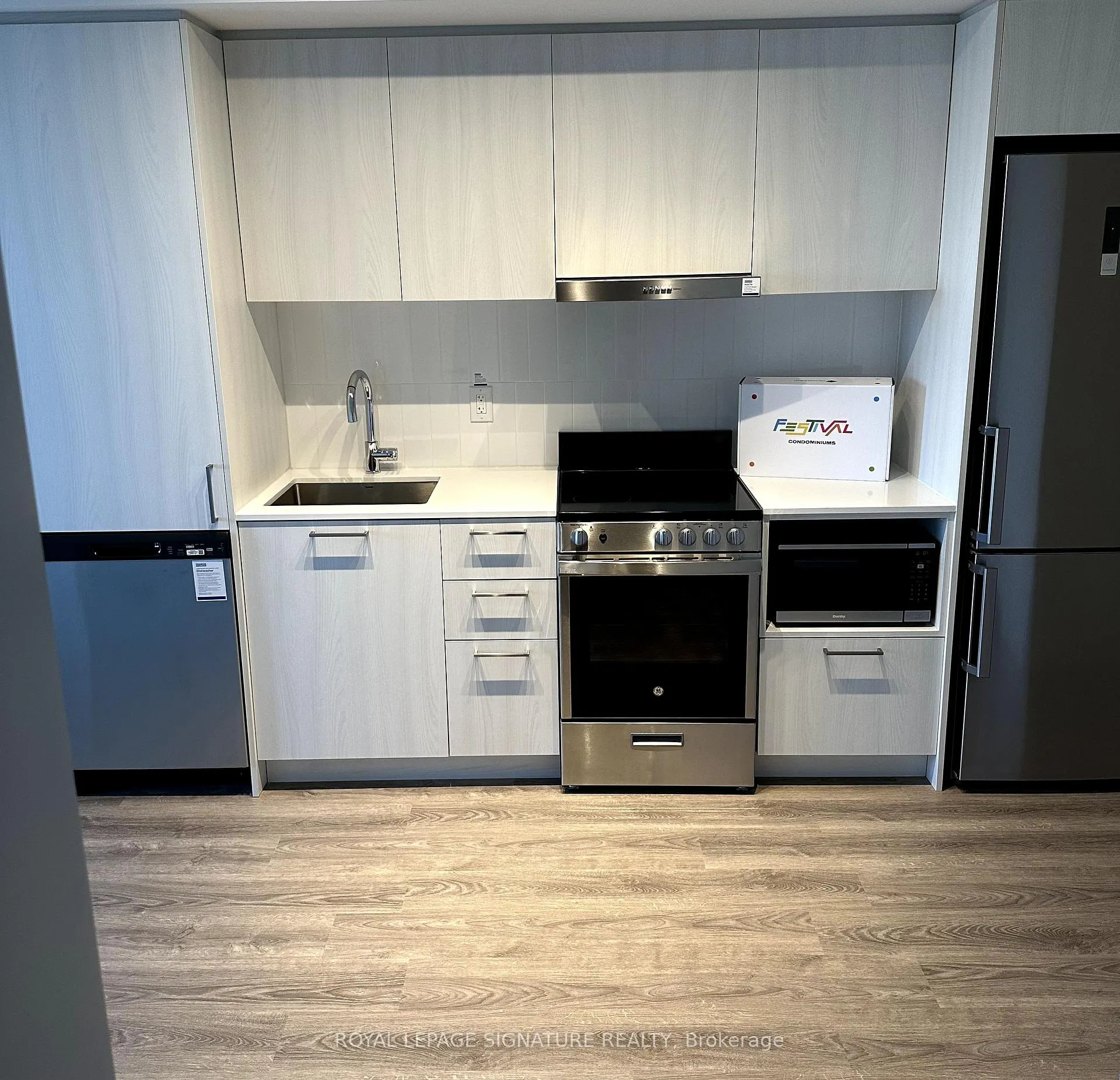 Photo 7 of Unit 1809, 197 Commerce Street, Vaughan, Vaughan Corporate Centre — HOMEH