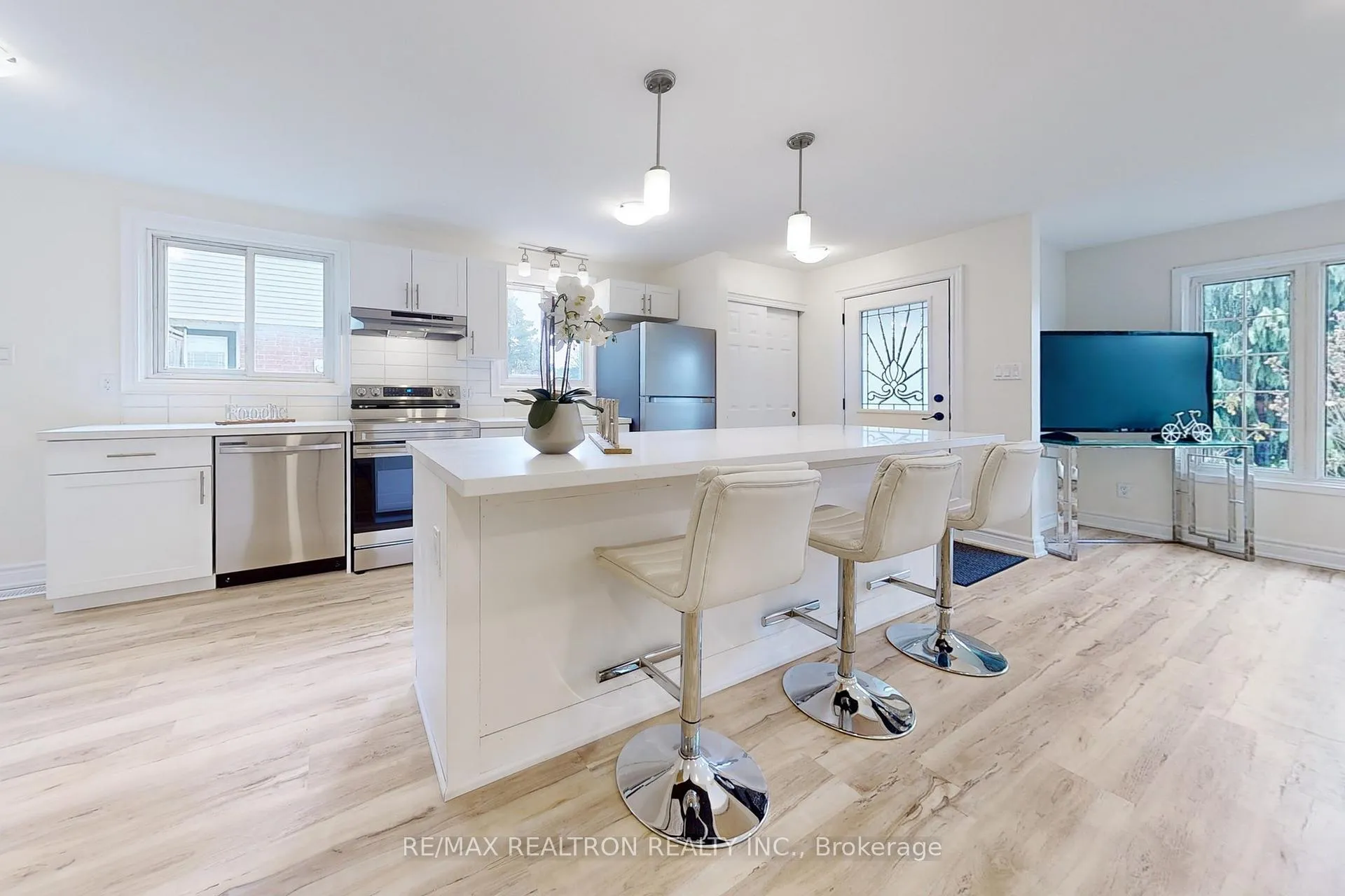 Photo 6 of 551 Salisbury Street, Oshawa, Vanier — HOMEH