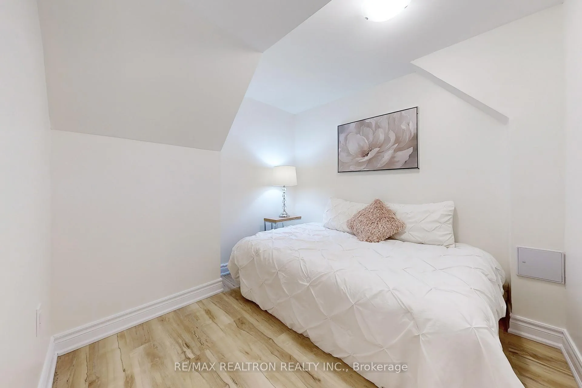 Photo 23 of 551 Salisbury Street, Oshawa, Vanier — HOMEH