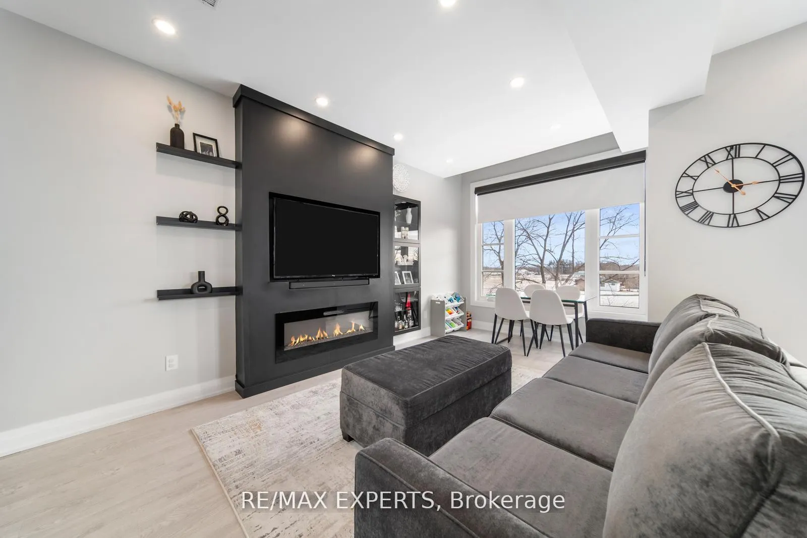 Front of Unit 40, 8167 Kipling Avenue