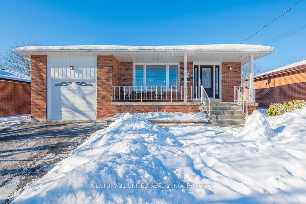 Photo 3 of 809 Westwood Drive, Cobourg — HOMEH