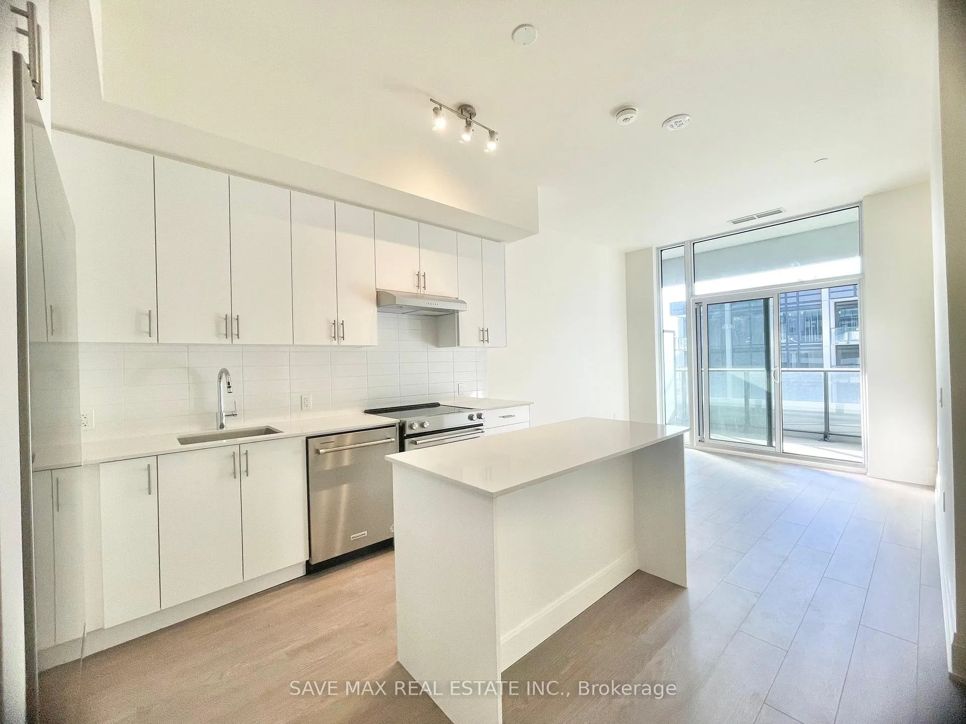 Photo 3 of Unit #520, 8960 Jane Street, Vaughan, Concord — HOMEH