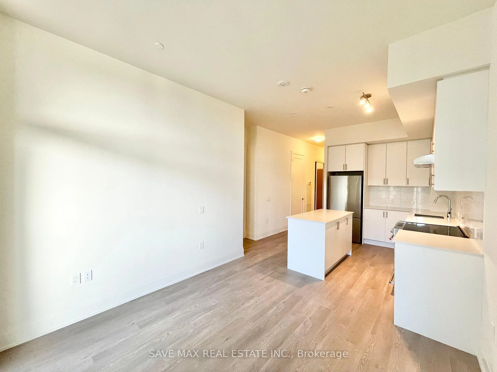 Photo 4 of Unit #520, 8960 Jane Street, Vaughan, Concord — HOMEH