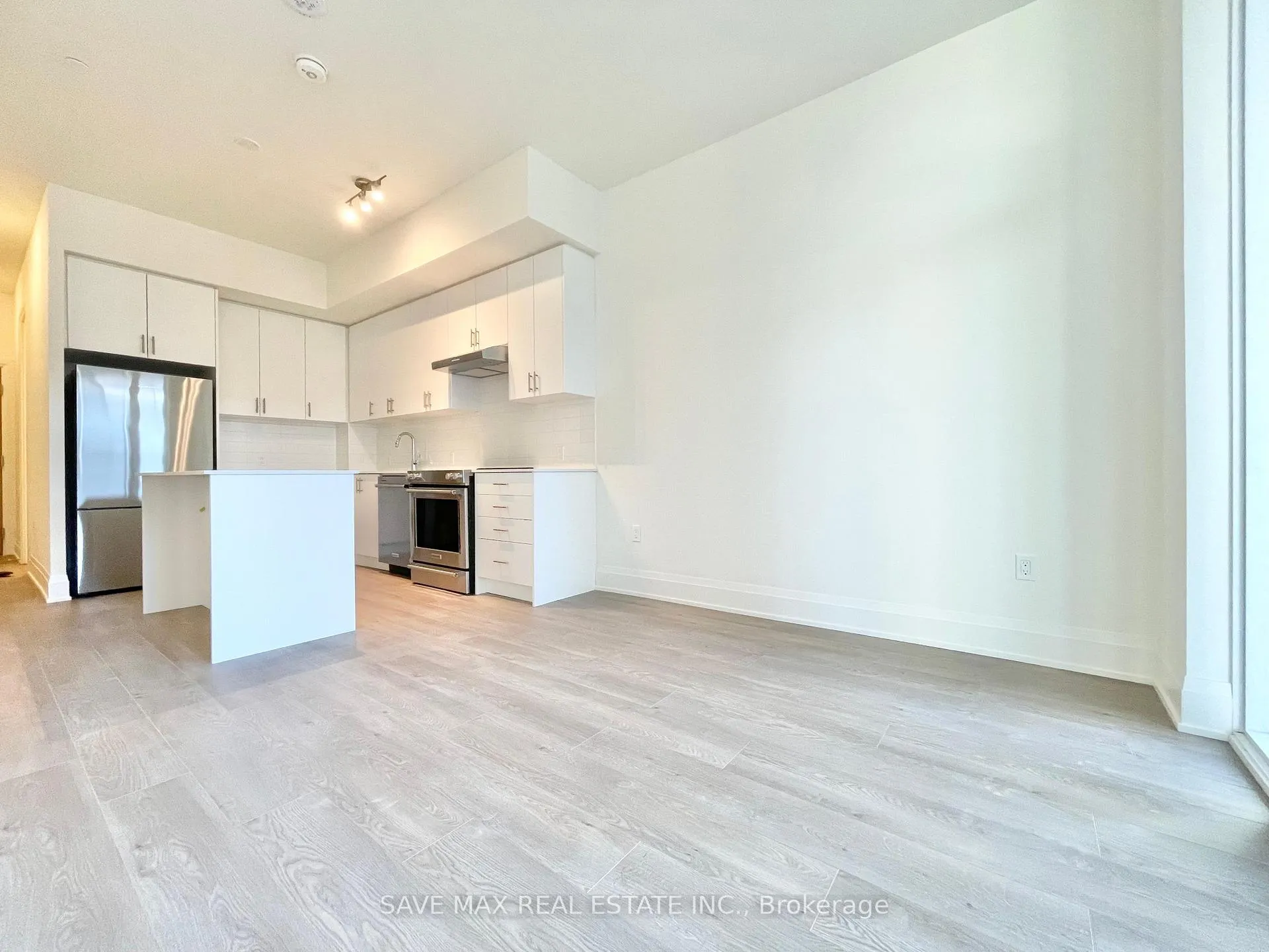 Photo 6 of Unit #520, 8960 Jane Street, Vaughan, Concord — HOMEH
