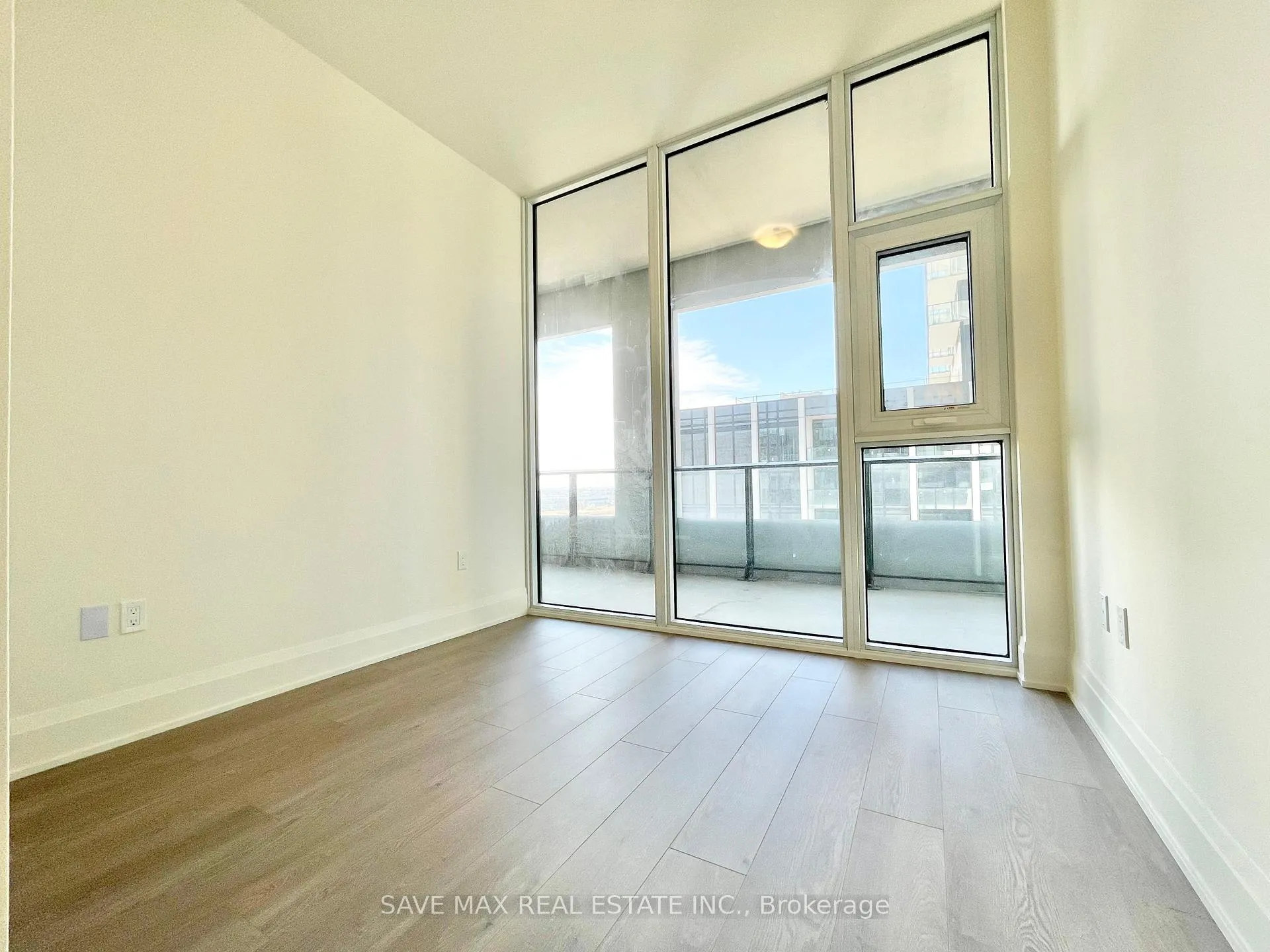 Photo 9 of Unit #520, 8960 Jane Street, Vaughan, Concord — HOMEH