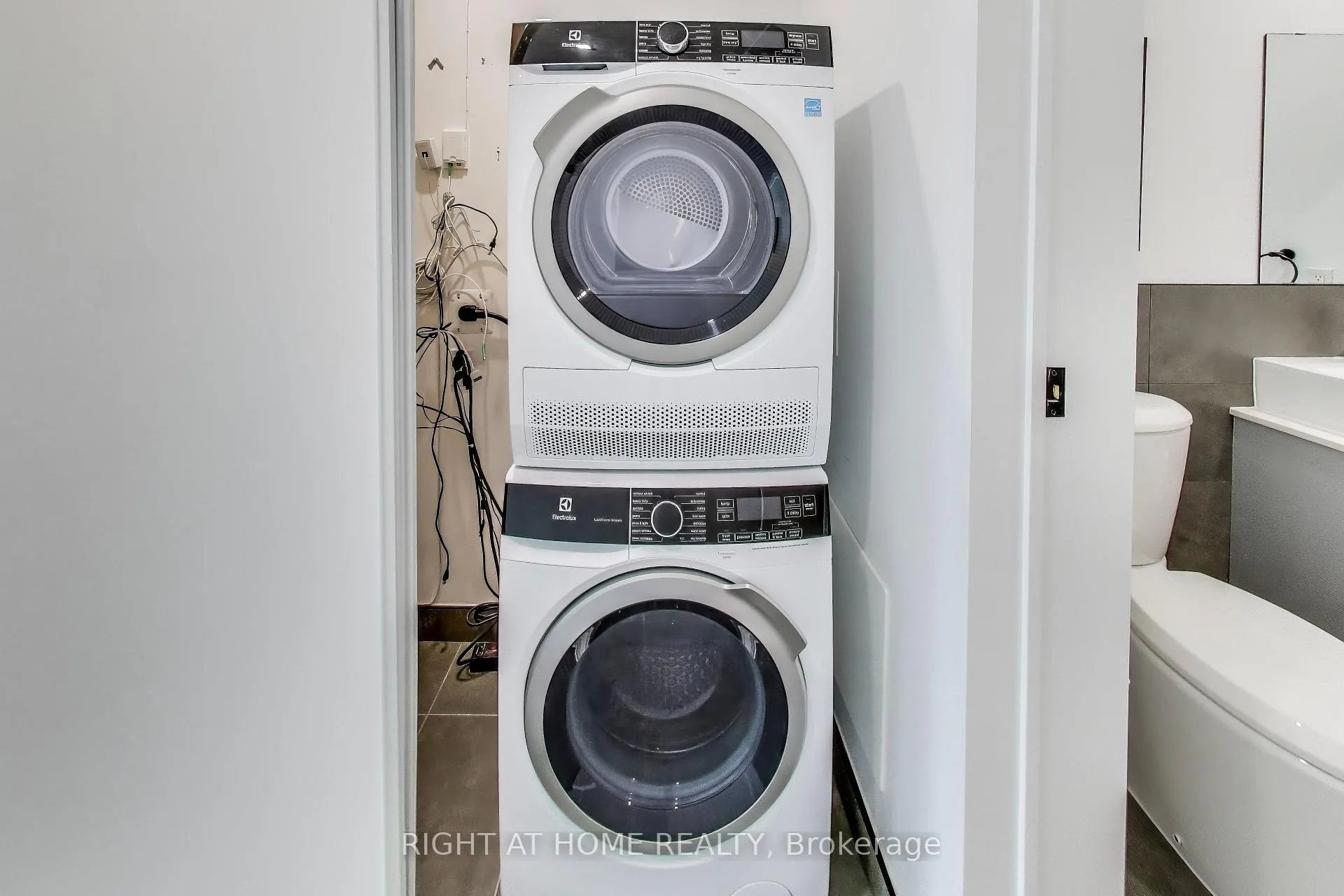 Photo 18 of Unit PH, 1604 Queen Street E, Toronto, Greenwood-Coxwell — HOMEH